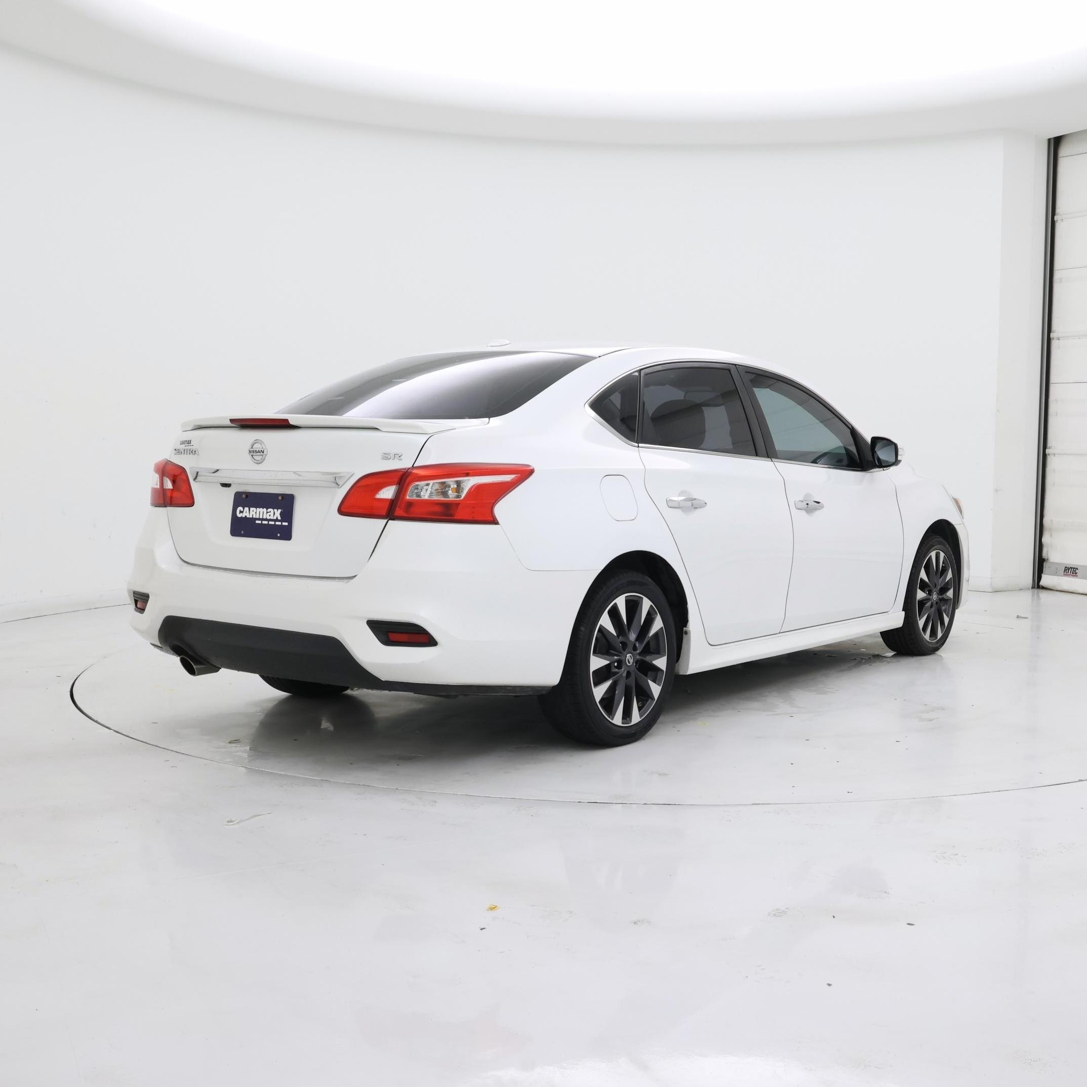 Thumbnail: 2016 Nissan Sentra - 8