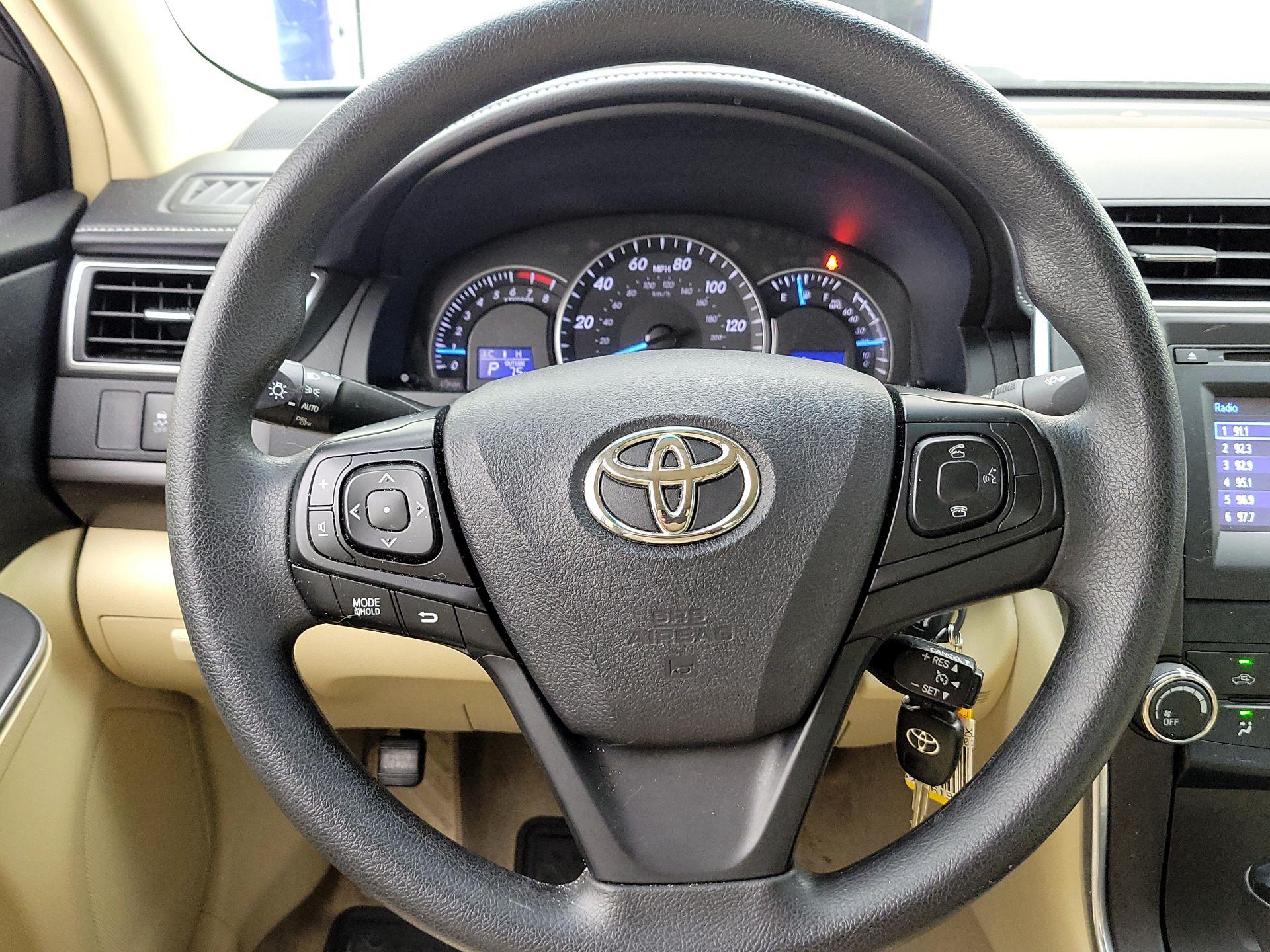 Thumbnail: 2015 Toyota Camry - 10