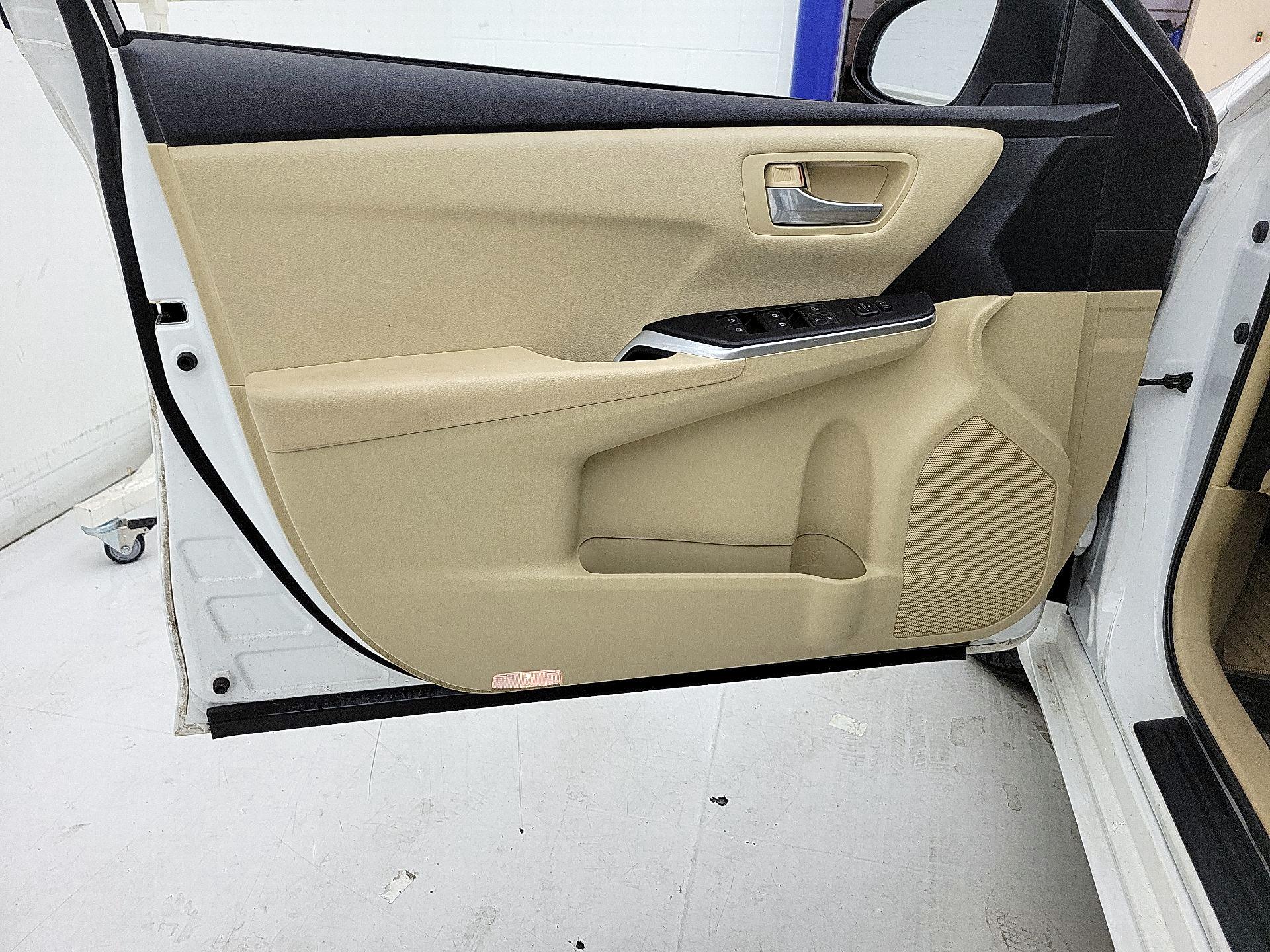 Thumbnail: 2015 Toyota Camry - 12