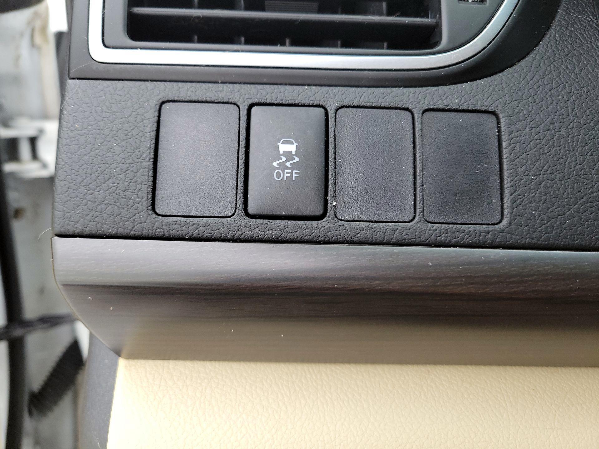 Thumbnail: 2015 Toyota Camry - 13