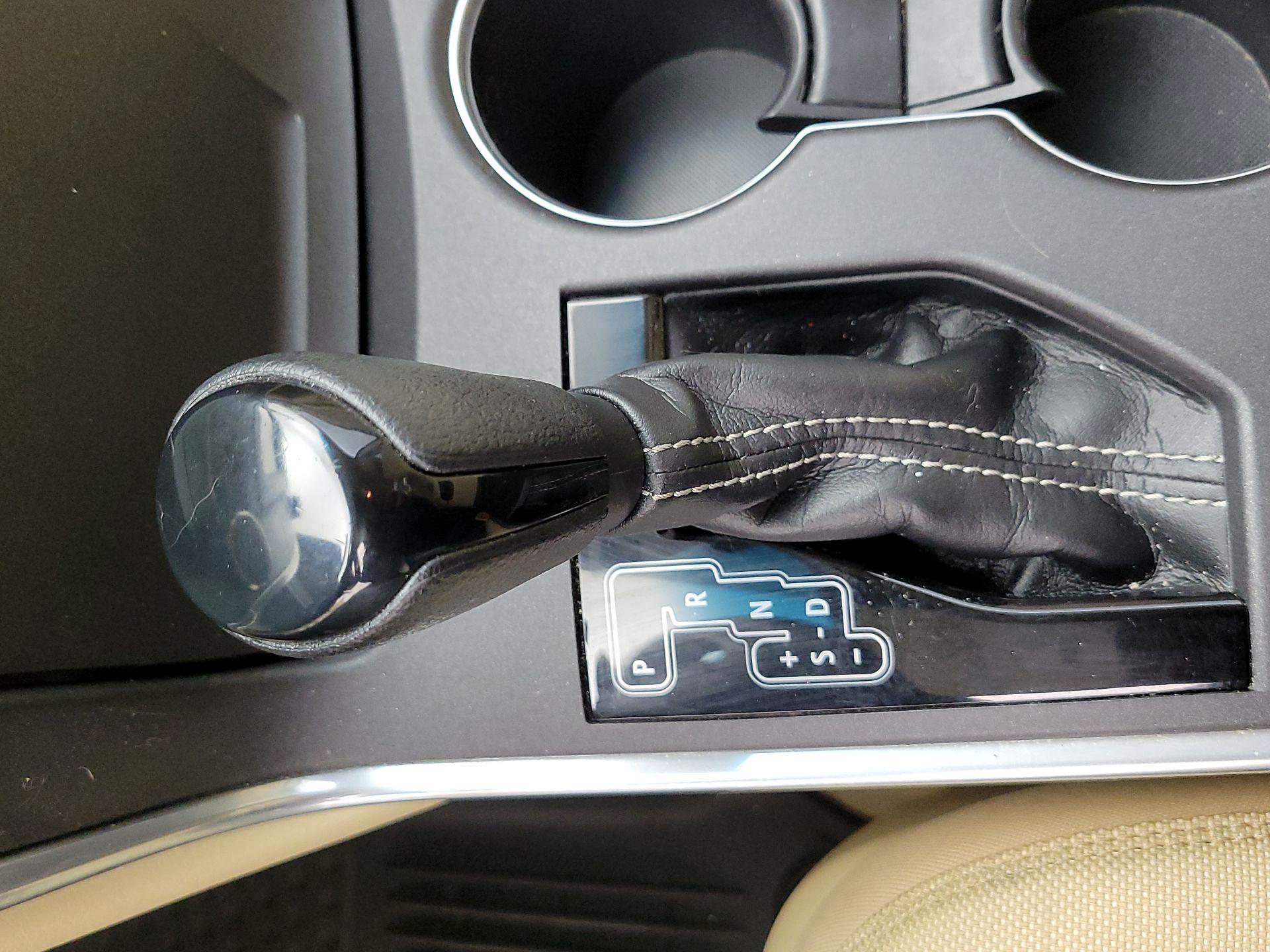 Thumbnail: 2015 Toyota Camry - 17