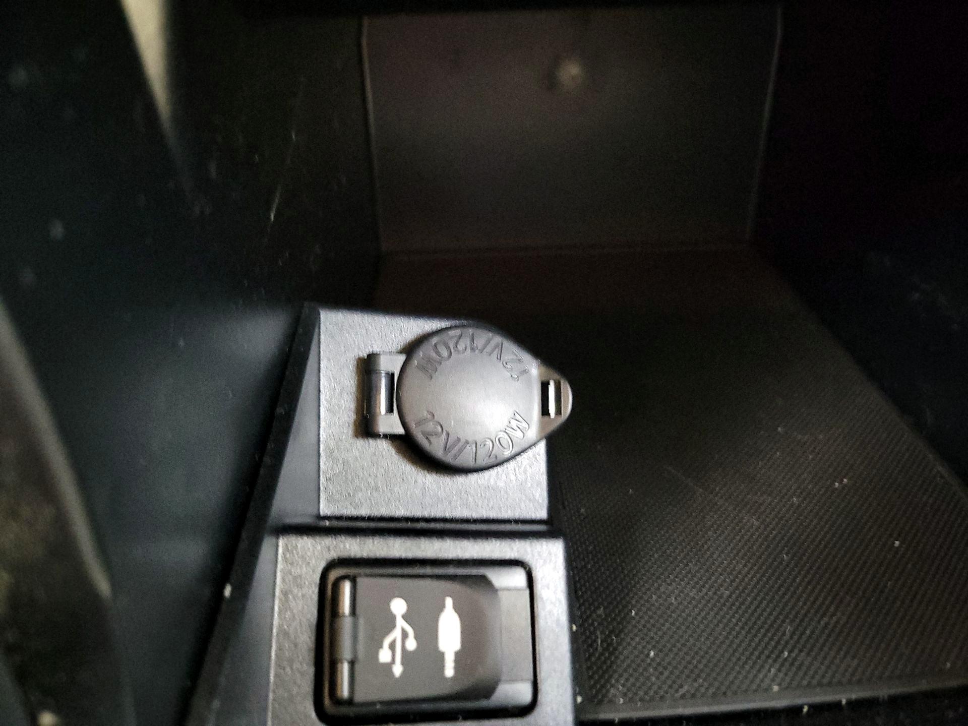 Thumbnail: 2015 Toyota Camry - 18