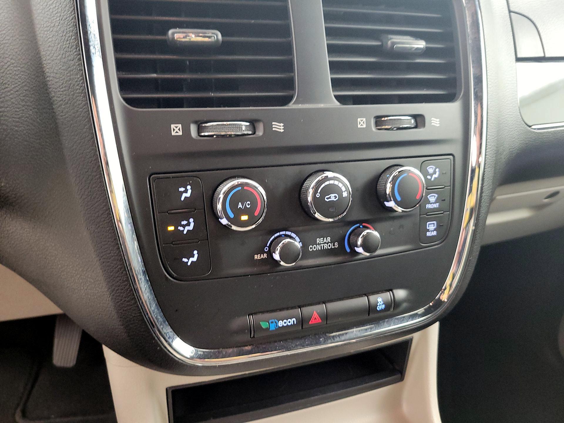 Thumbnail: 2019 Dodge Grand Caravan - 16