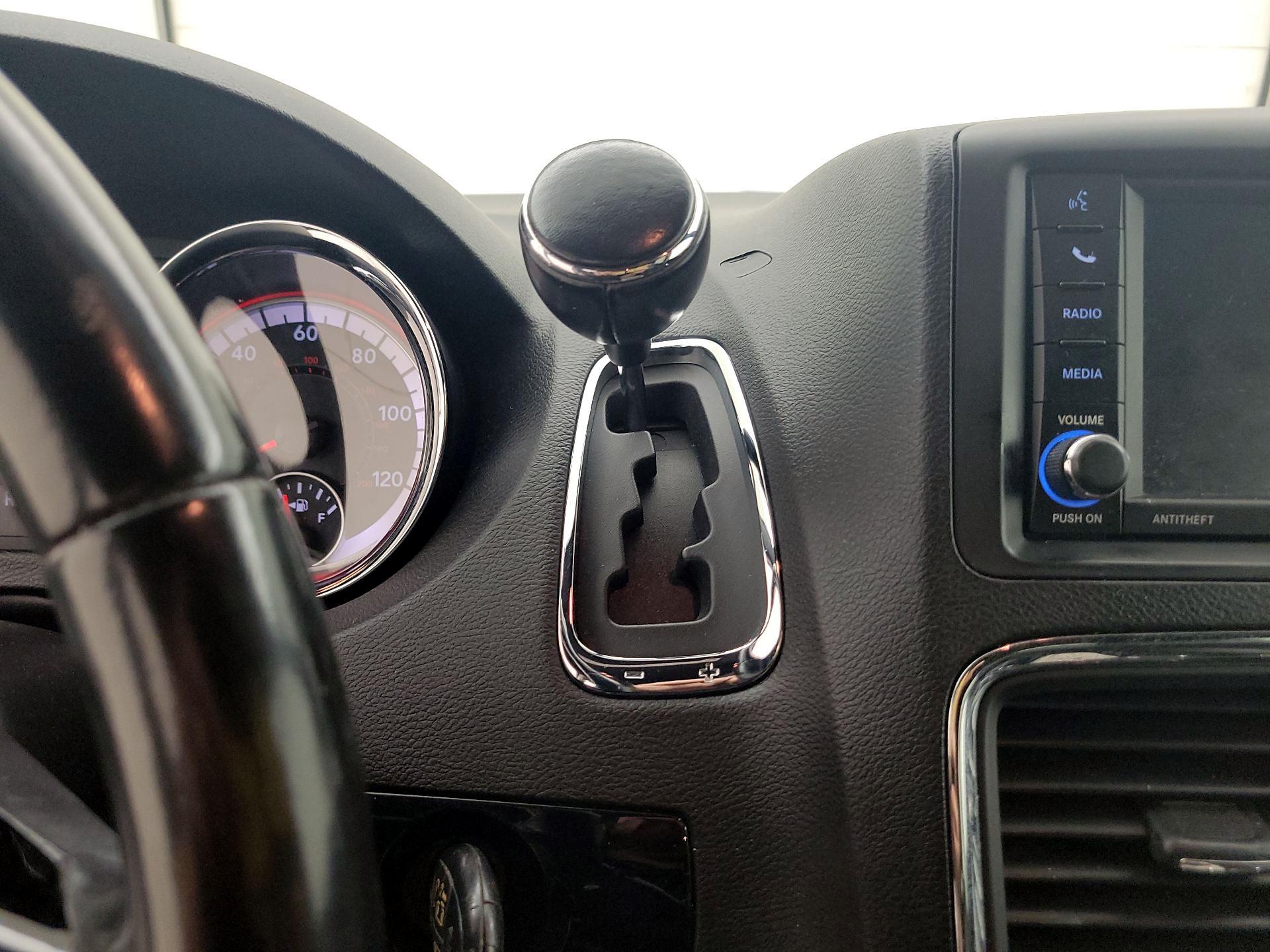 Thumbnail: 2019 Dodge Grand Caravan - 17