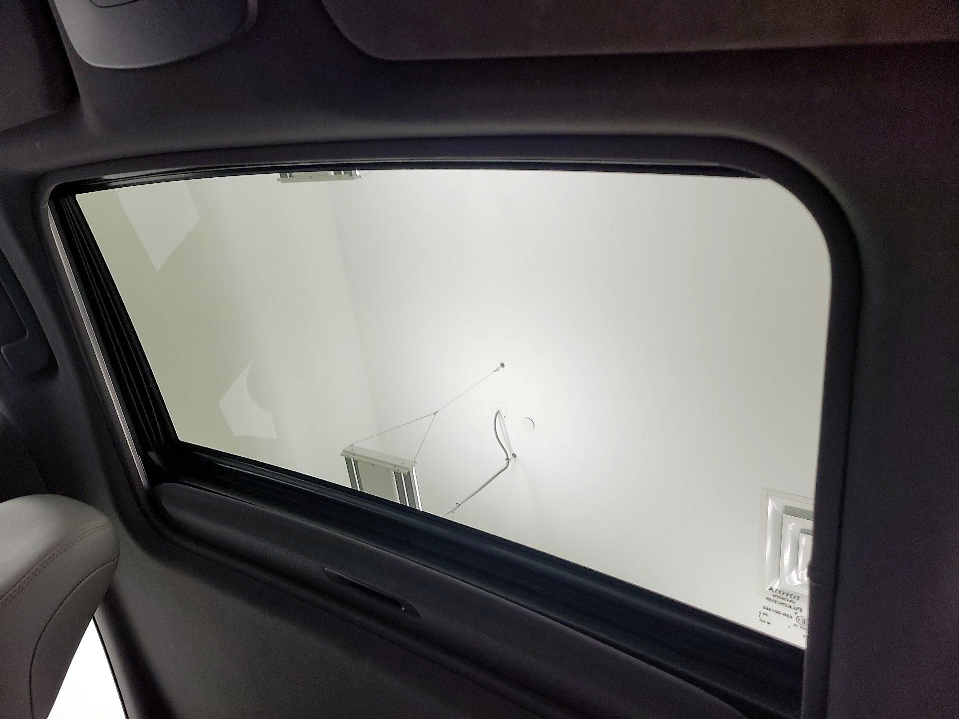 Thumbnail: 2019 Toyota Avalon - 19