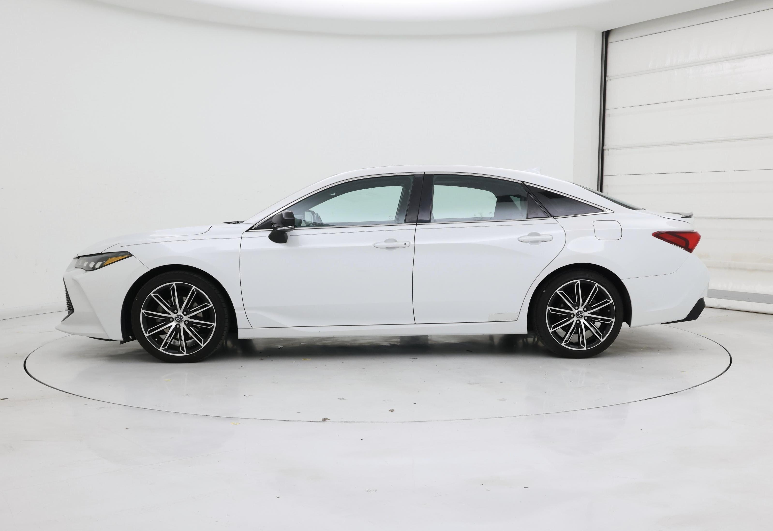 Thumbnail: 2019 Toyota Avalon - 3