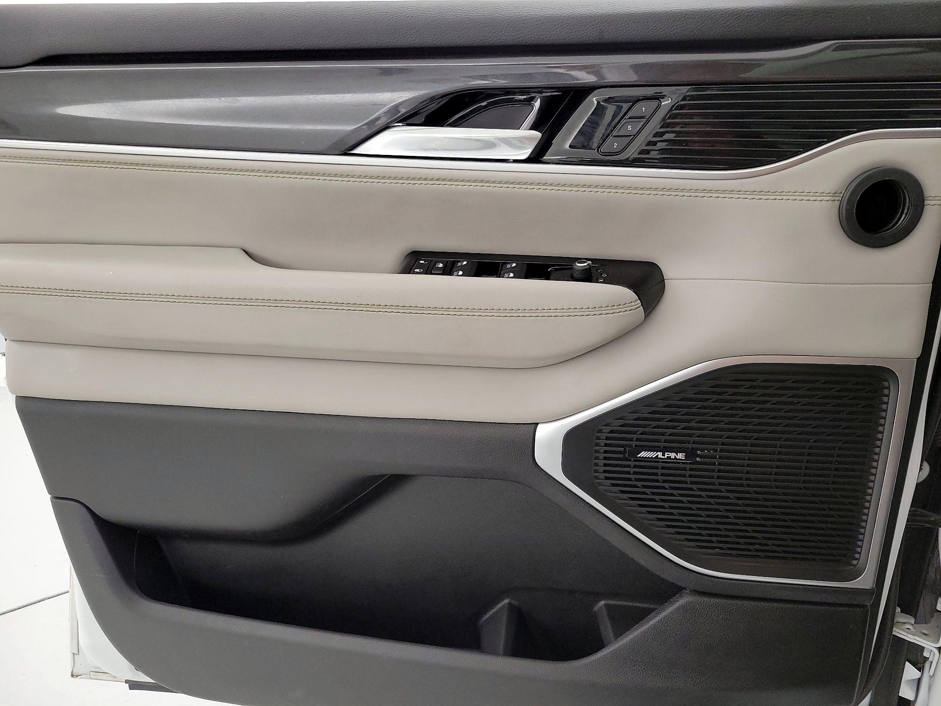 Thumbnail: 2023 Jeep Wagoneer - 12