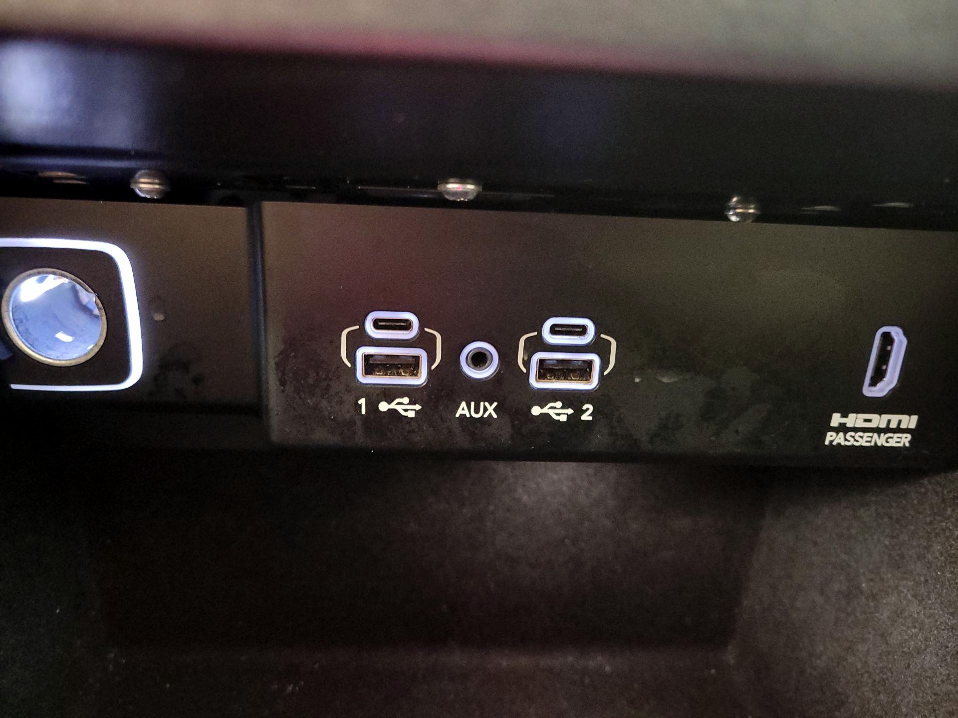 Thumbnail: 2023 Jeep Wagoneer - 19