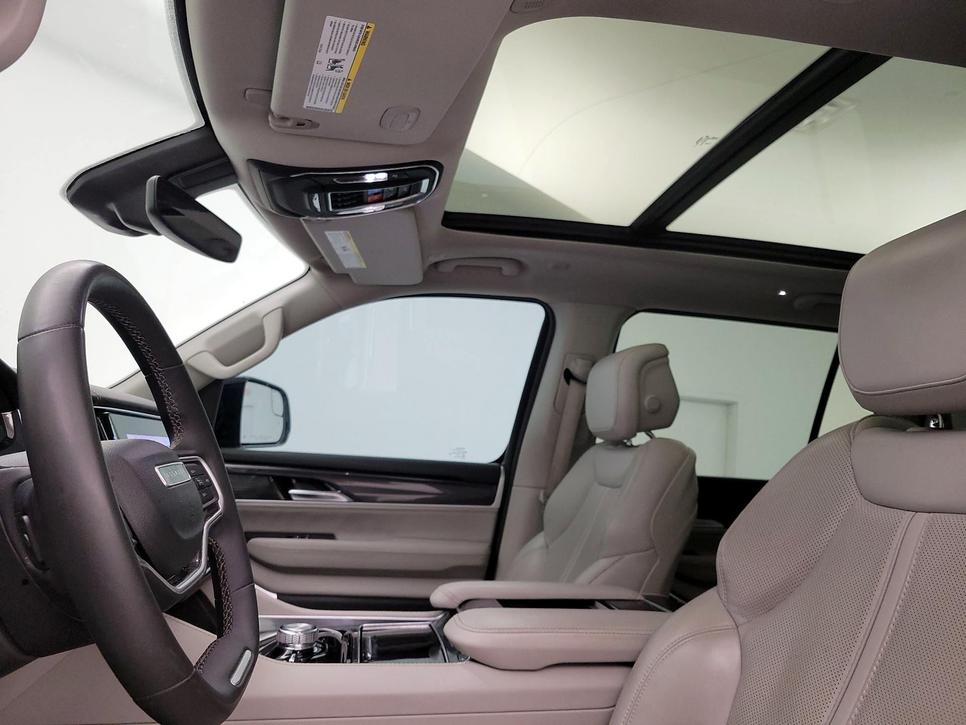 Thumbnail: 2023 Jeep Wagoneer - 20