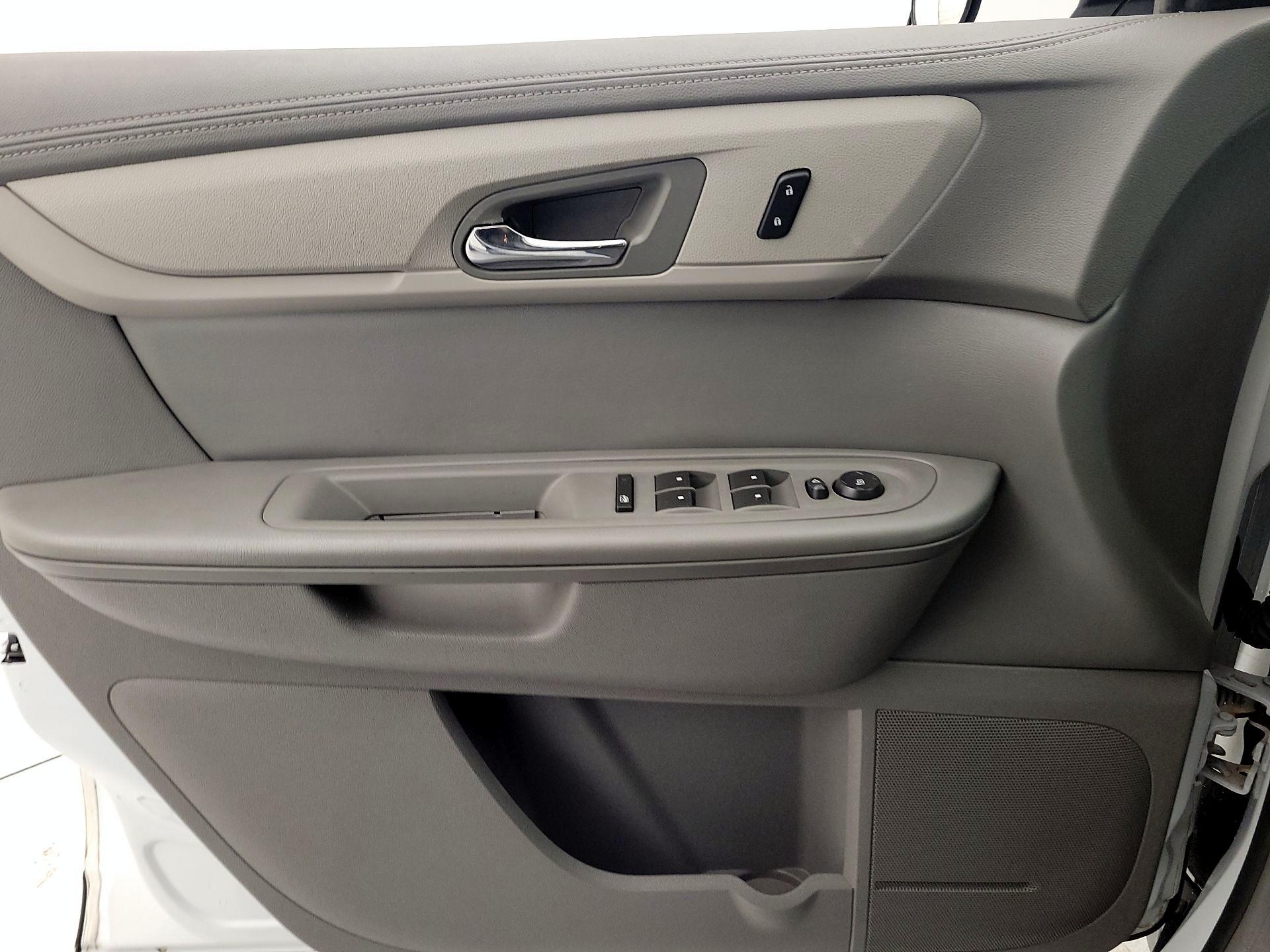 Thumbnail: 2017 Chevrolet Traverse - 12