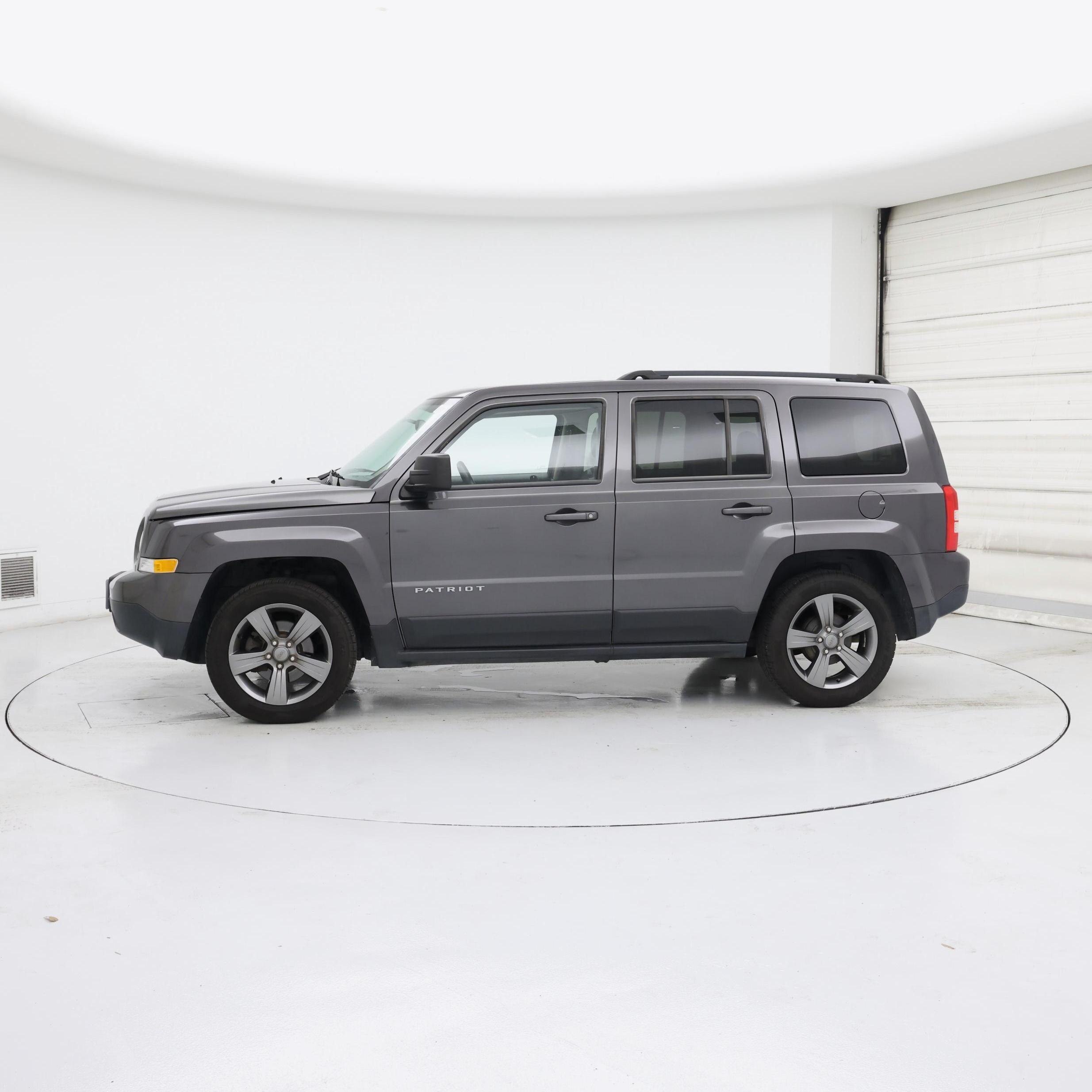 Thumbnail: 2015 Jeep Patriot - 3