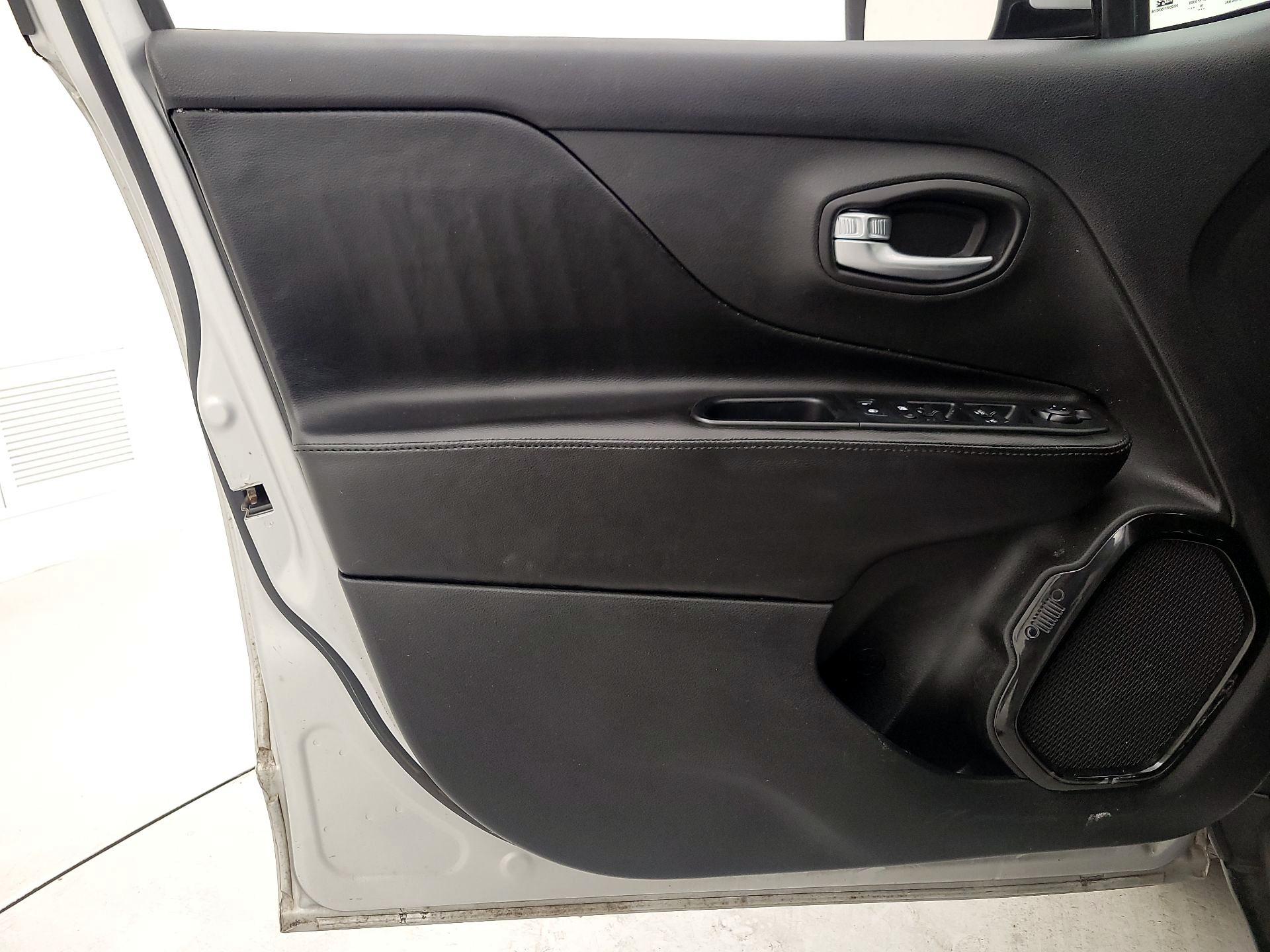 Thumbnail: 2017 Jeep Renegade - 12