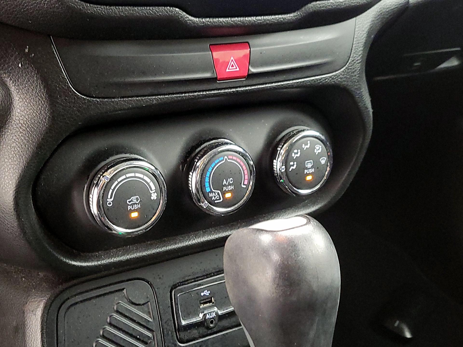 Thumbnail: 2017 Jeep Renegade - 16