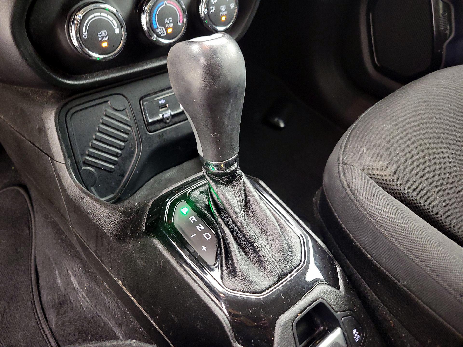 Thumbnail: 2017 Jeep Renegade - 17