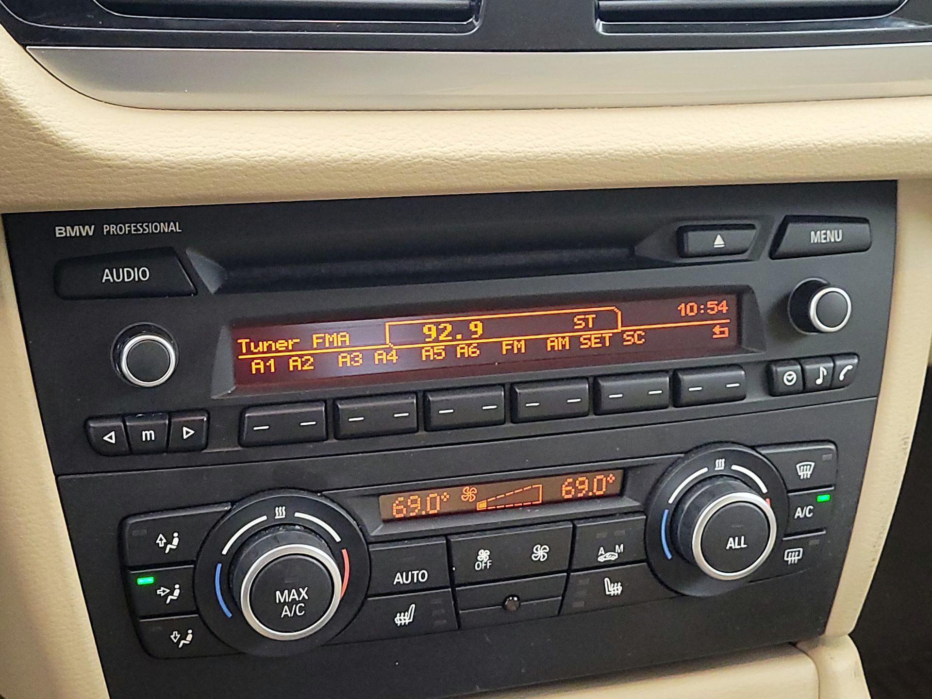 Thumbnail: 2015 BMW X1 - 14