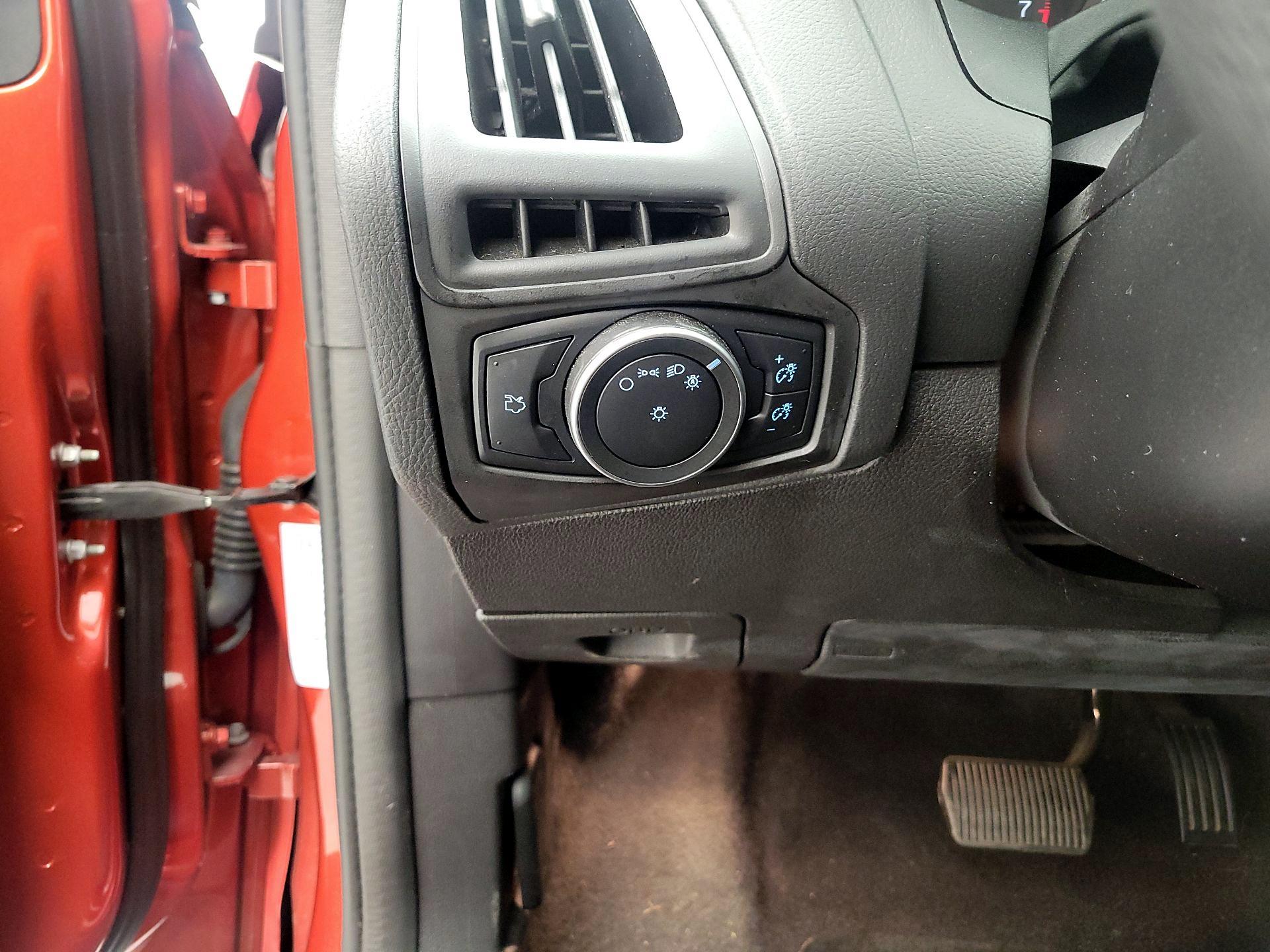 Thumbnail: 2018 Ford Focus - 13