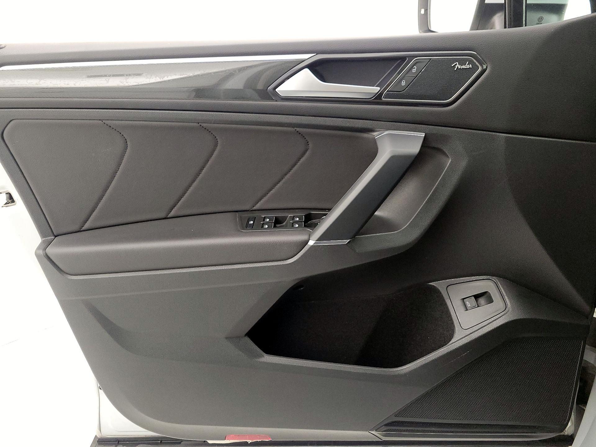 Thumbnail: 2018 Volkswagen Tiguan - 12