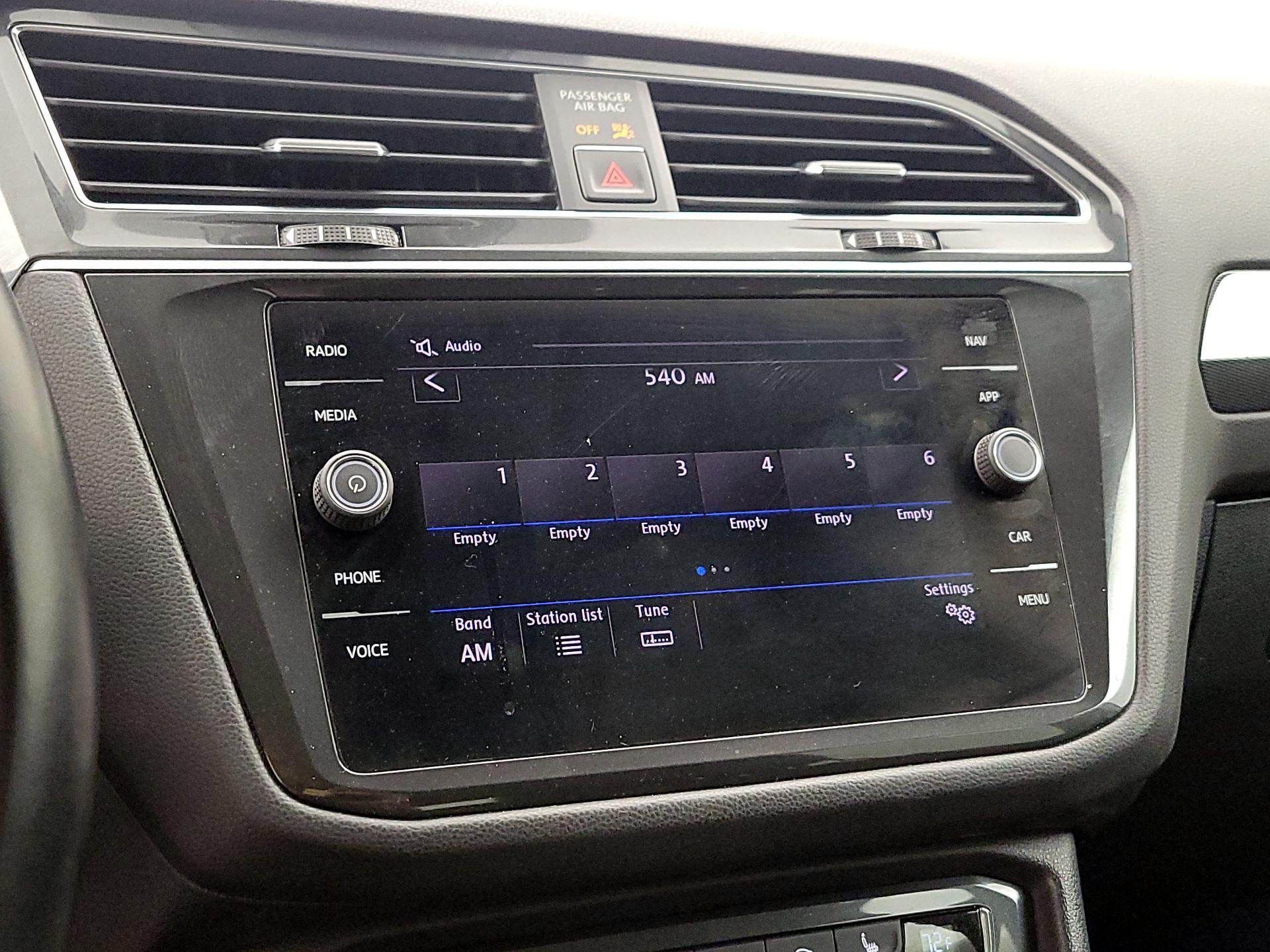 Thumbnail: 2018 Volkswagen Tiguan - 15