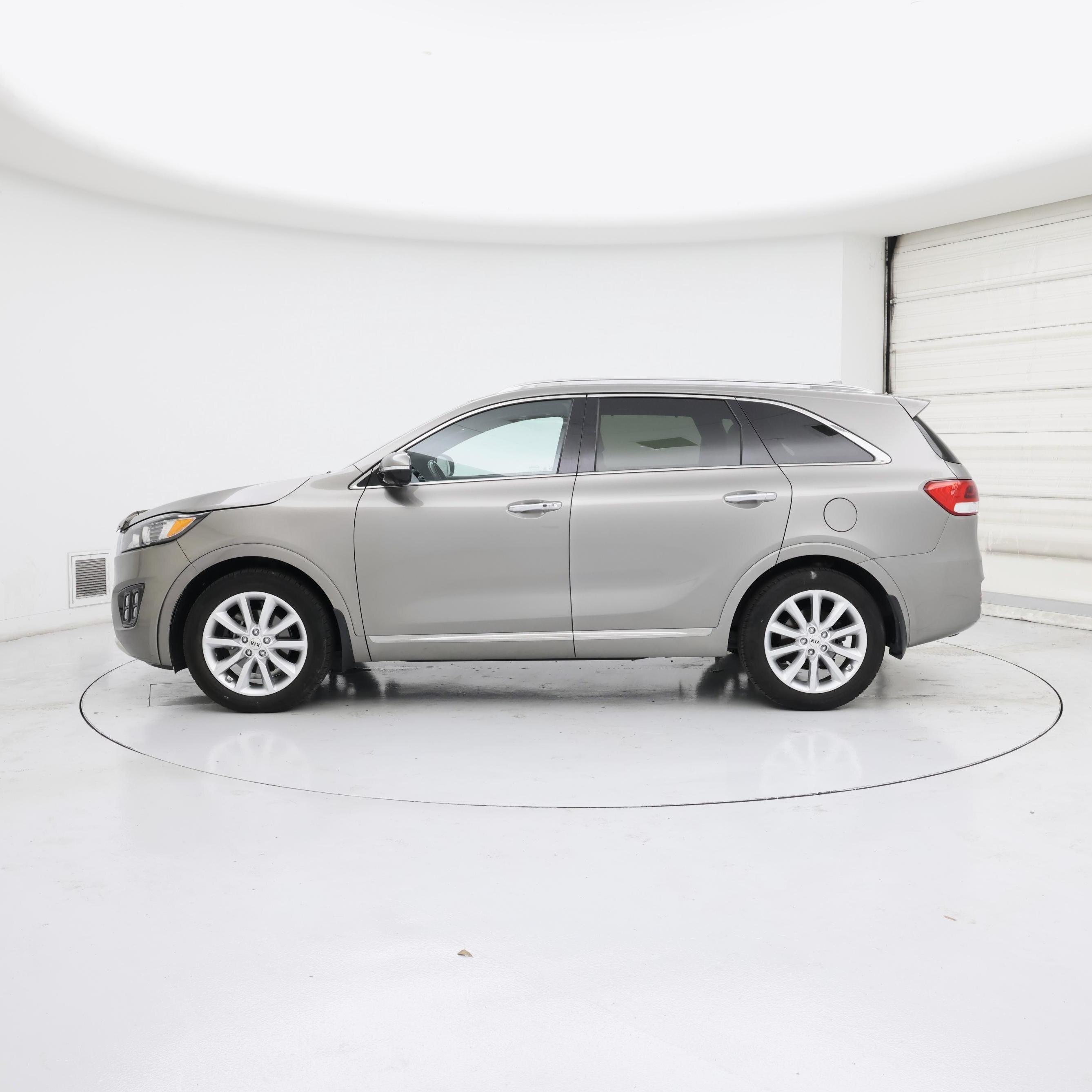 Thumbnail: 2017 Kia Sorento - 3