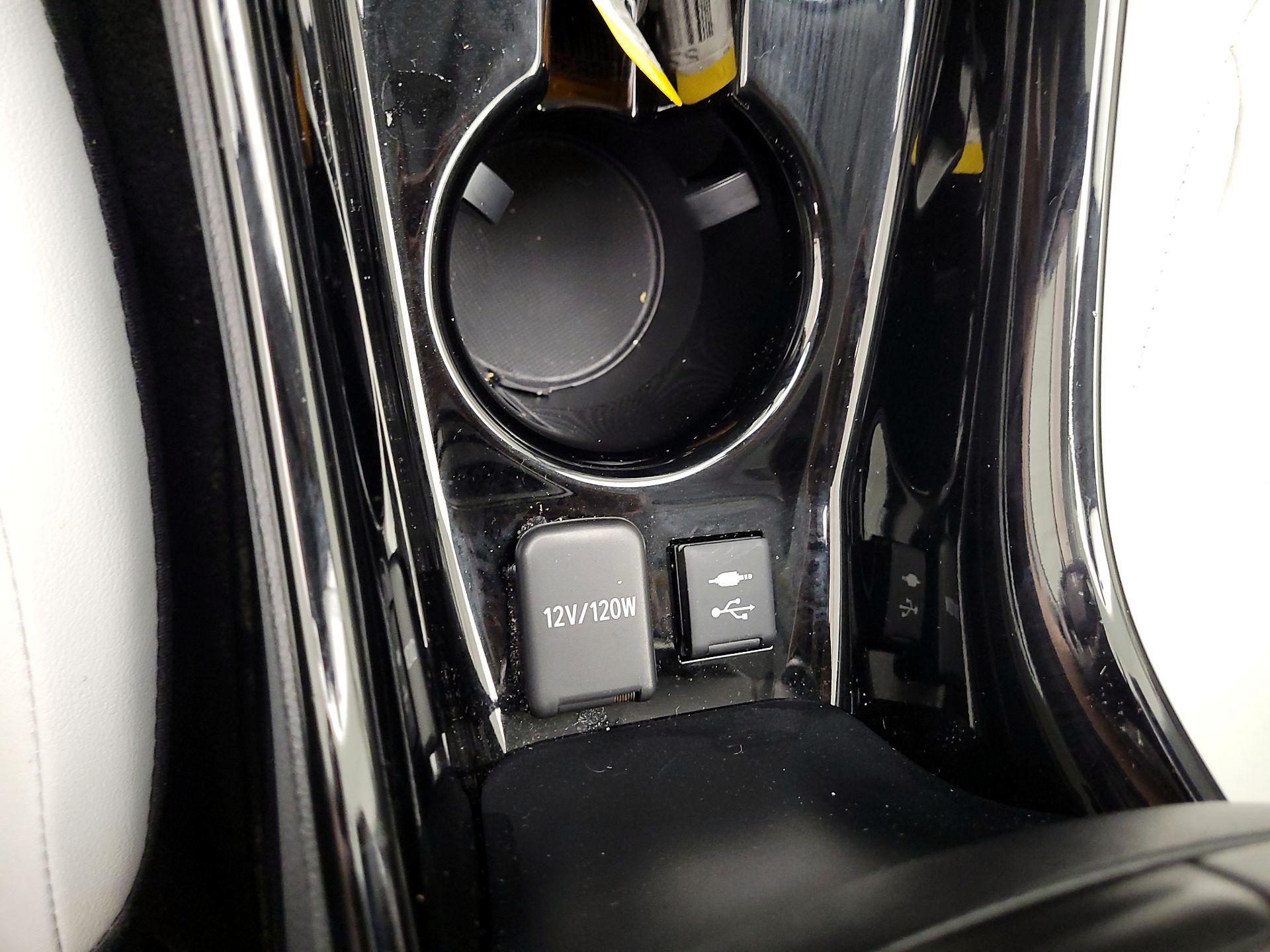 Thumbnail: 2019 Toyota Prius - 18