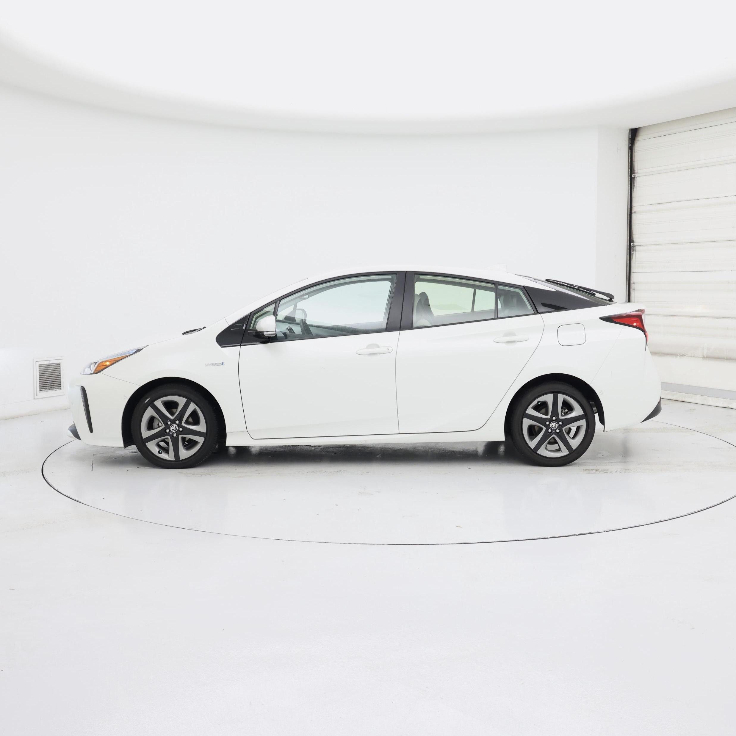 Thumbnail: 2019 Toyota Prius - 3