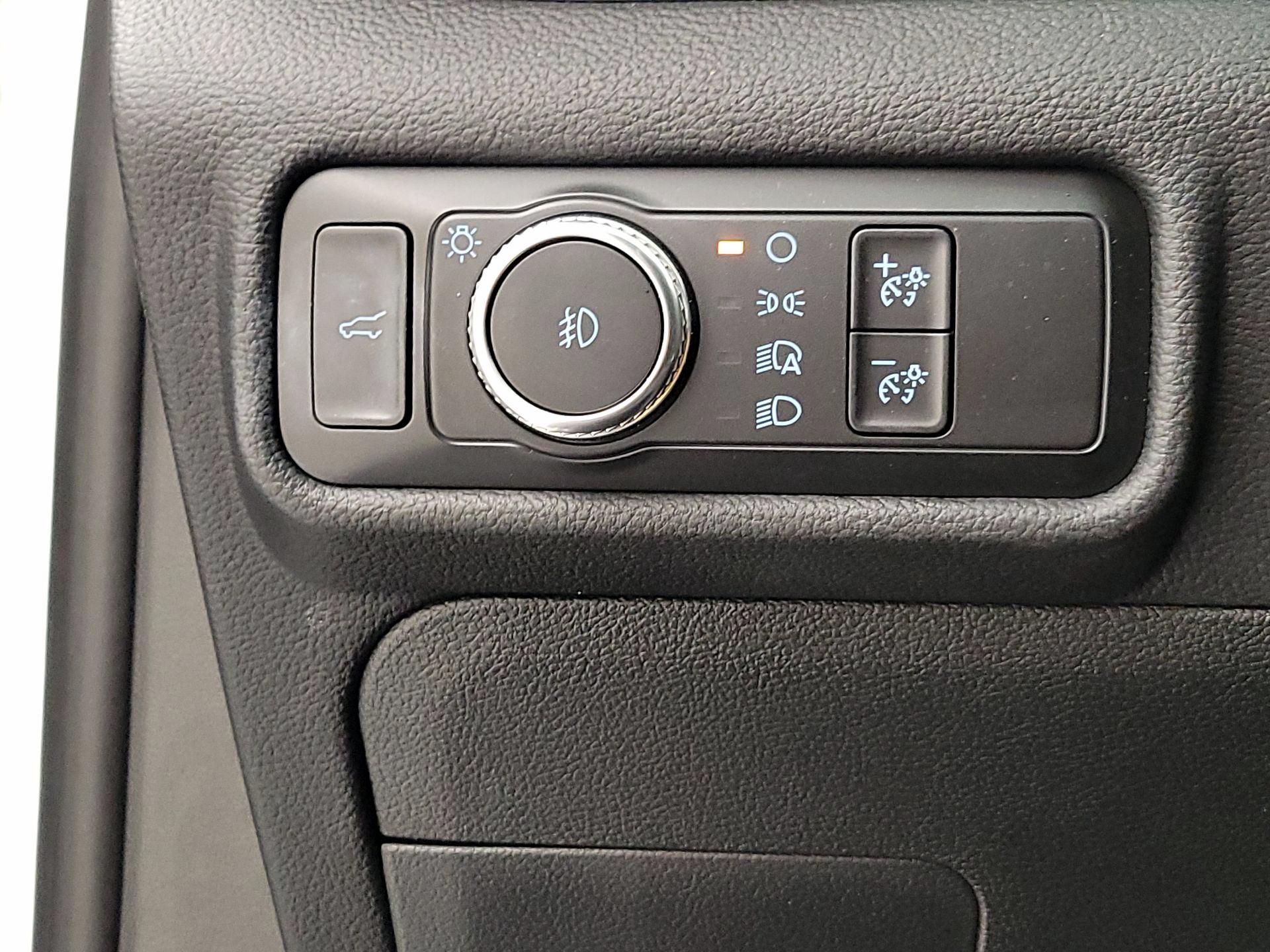 Thumbnail: 2020 Ford Explorer - 13