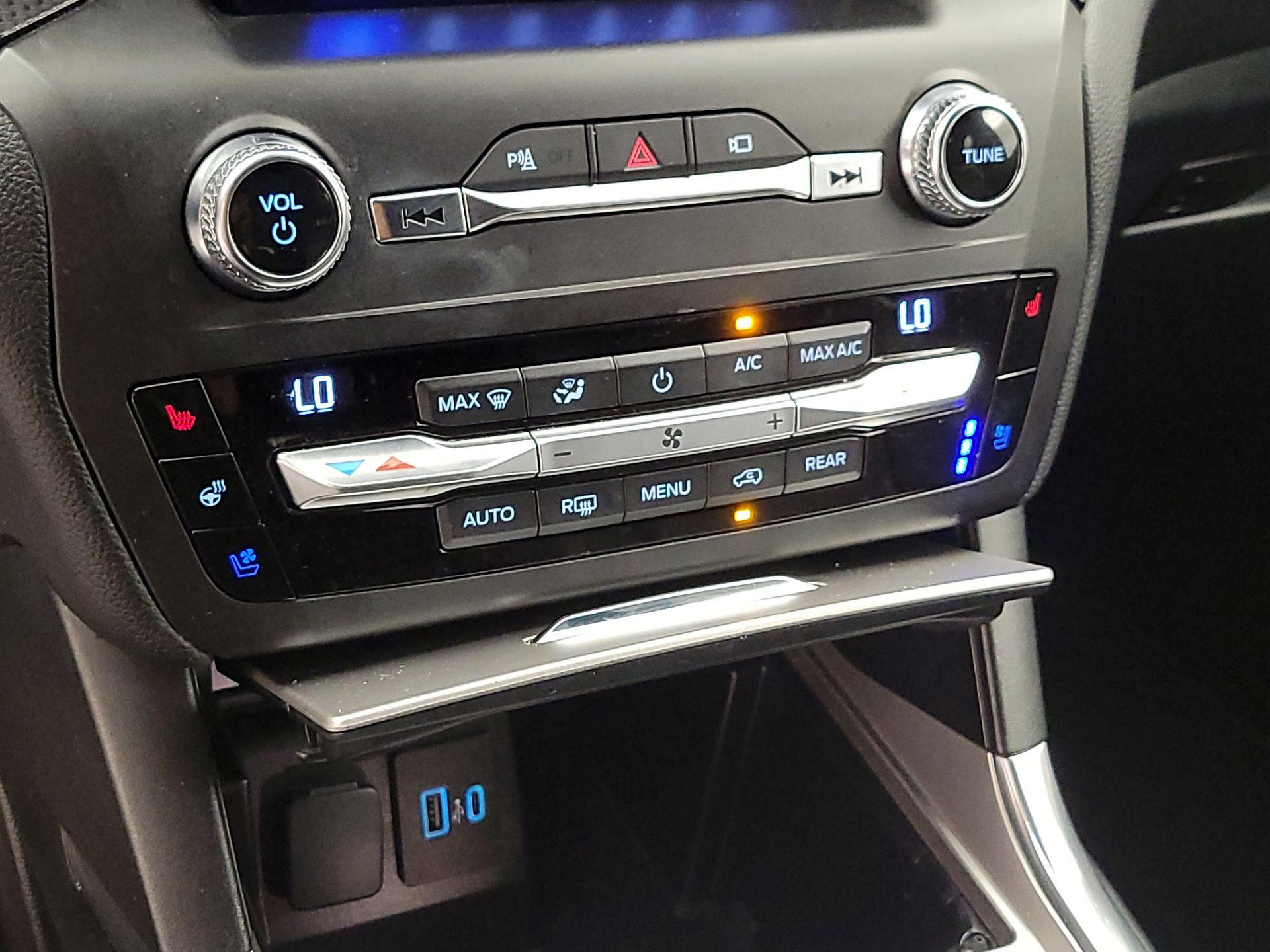 Thumbnail: 2020 Ford Explorer - 16