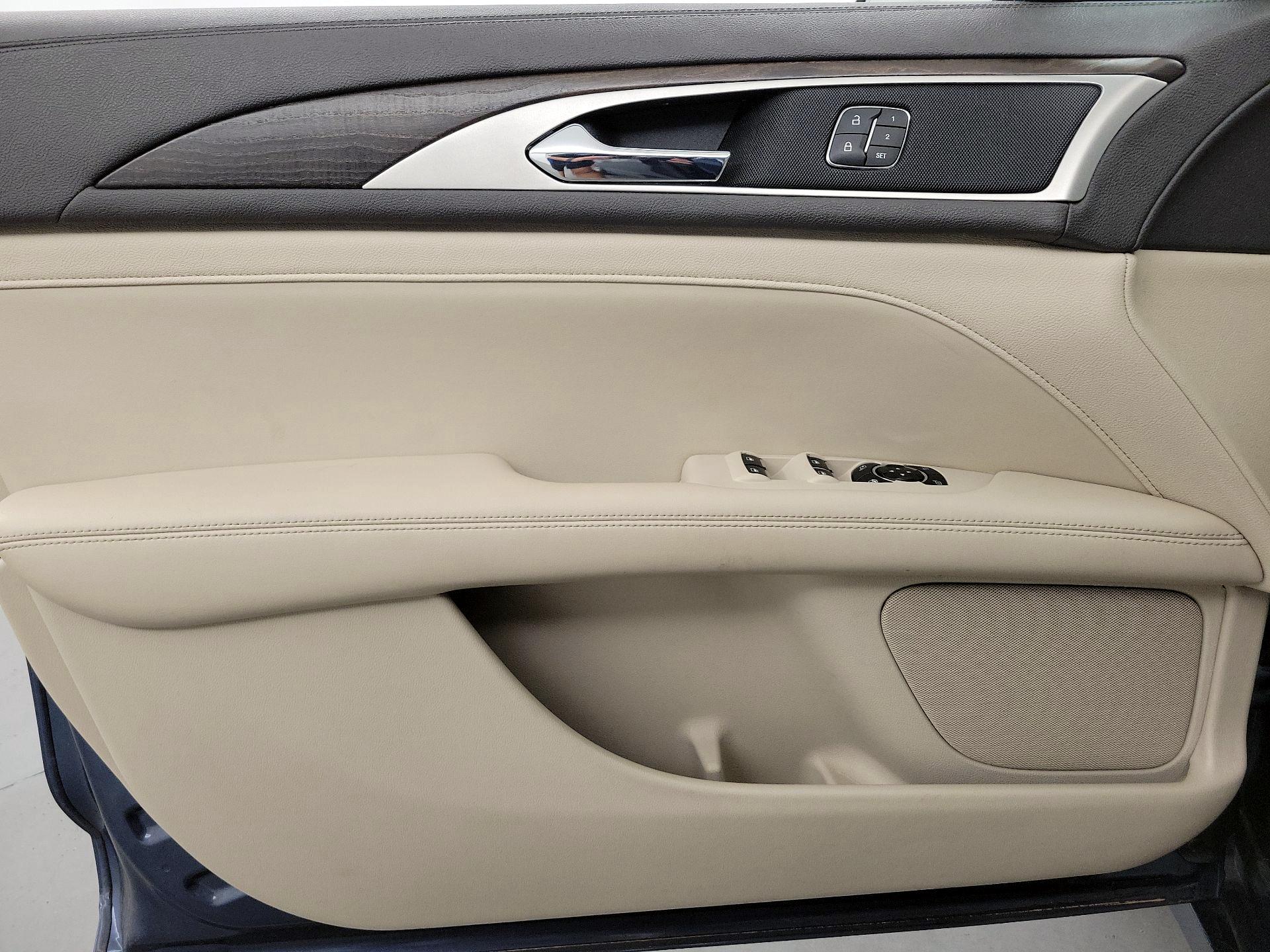 Thumbnail: 2019 Lincoln MKZ - 12