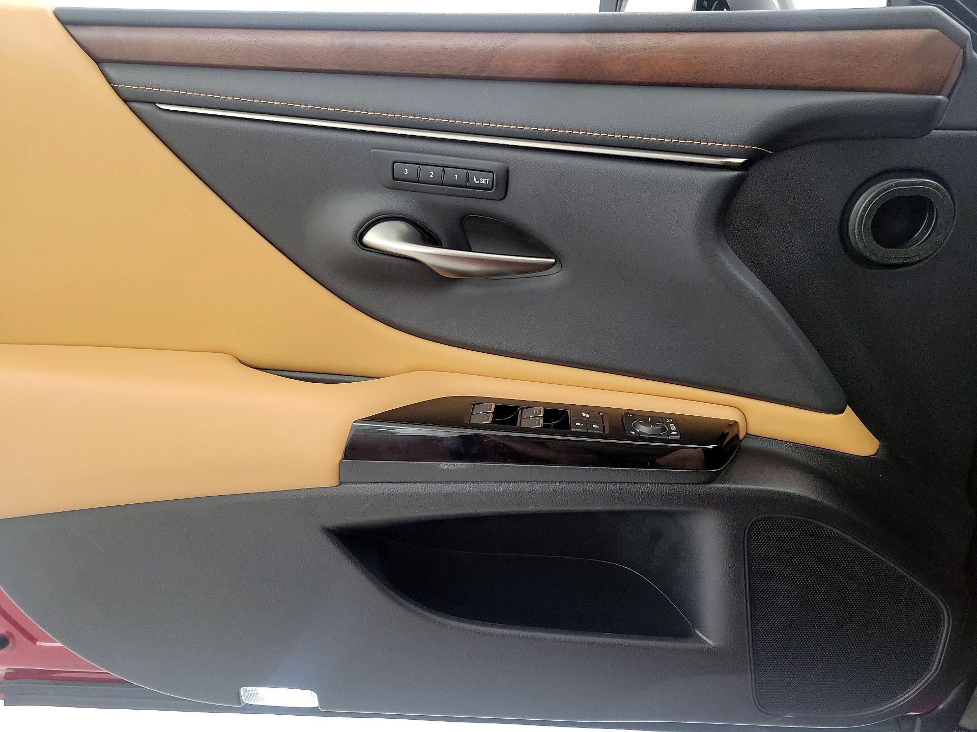 Thumbnail: 2022 Lexus ES - 12