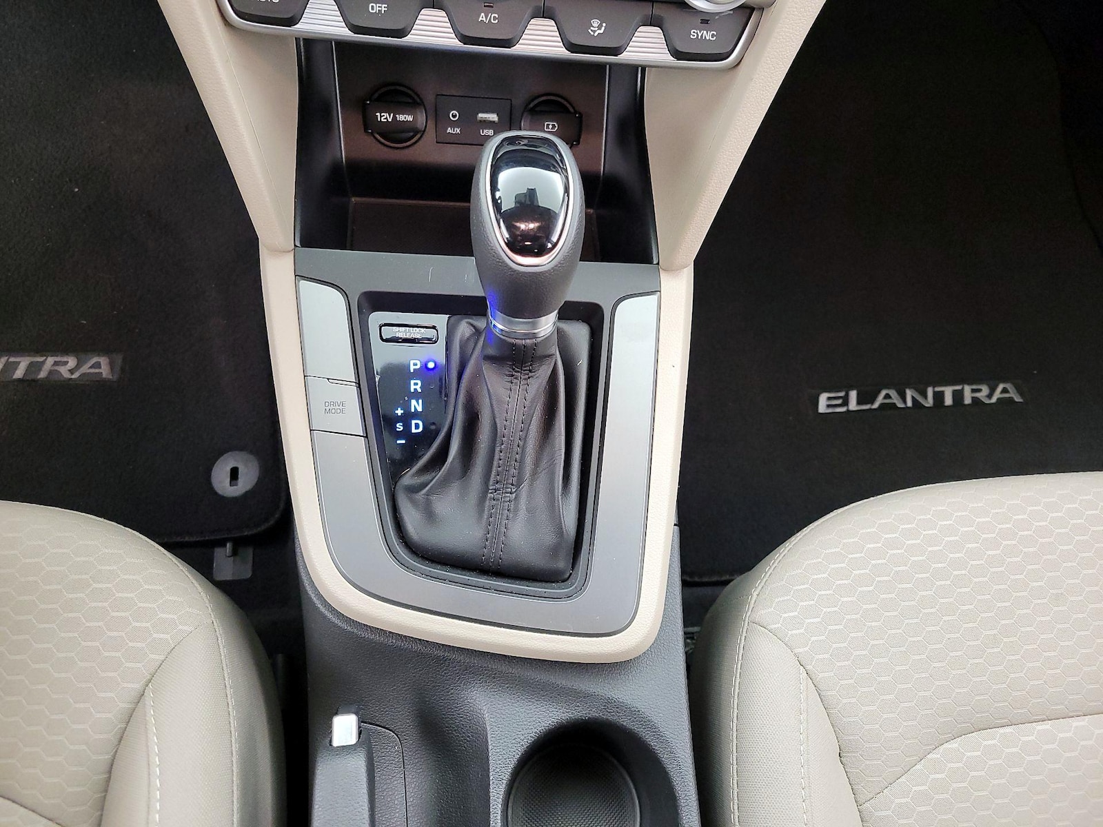 2020 Hyundai Elantra SEL - Photo 18