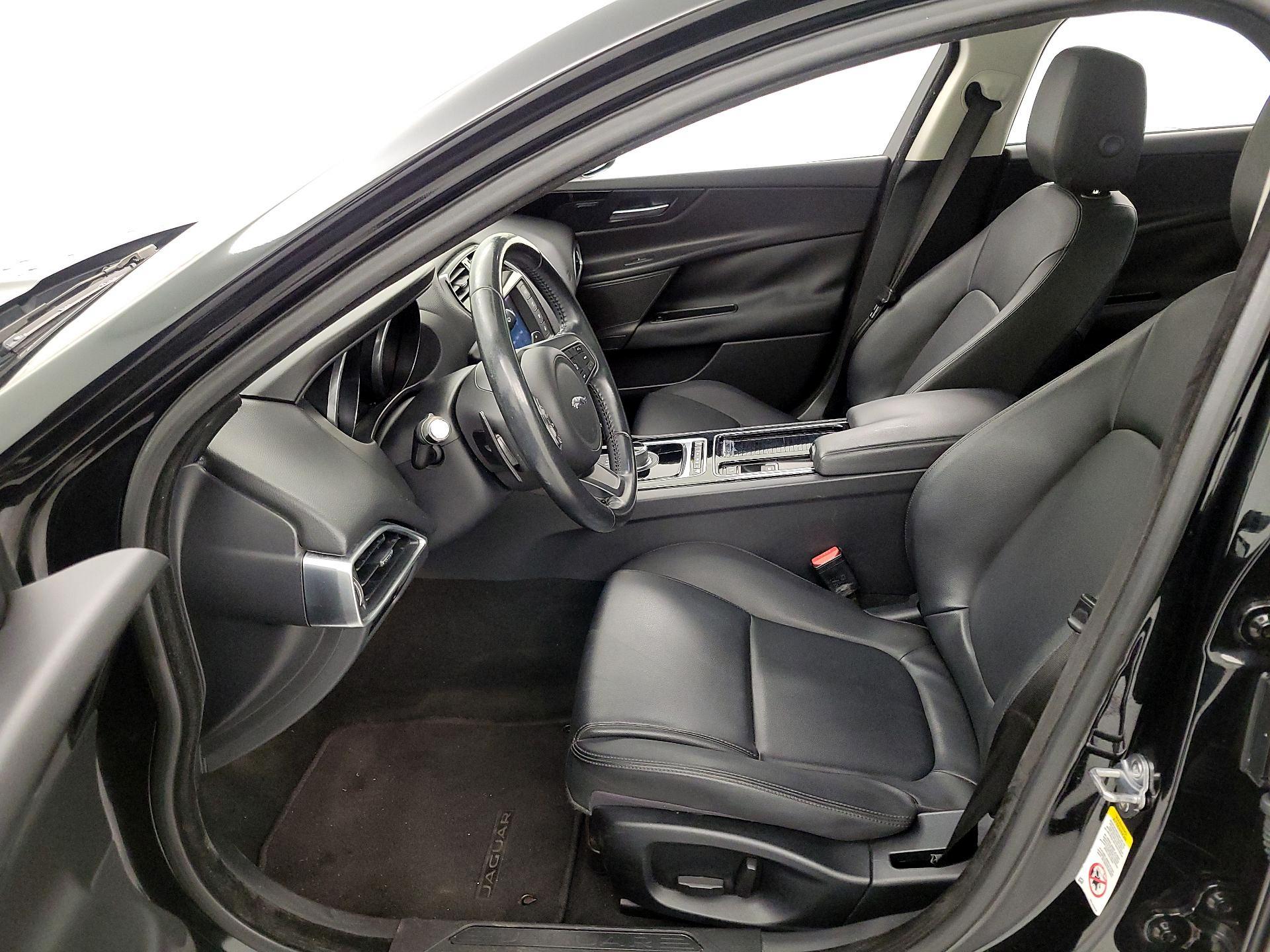 Thumbnail: 2018 Jaguar XE - 11