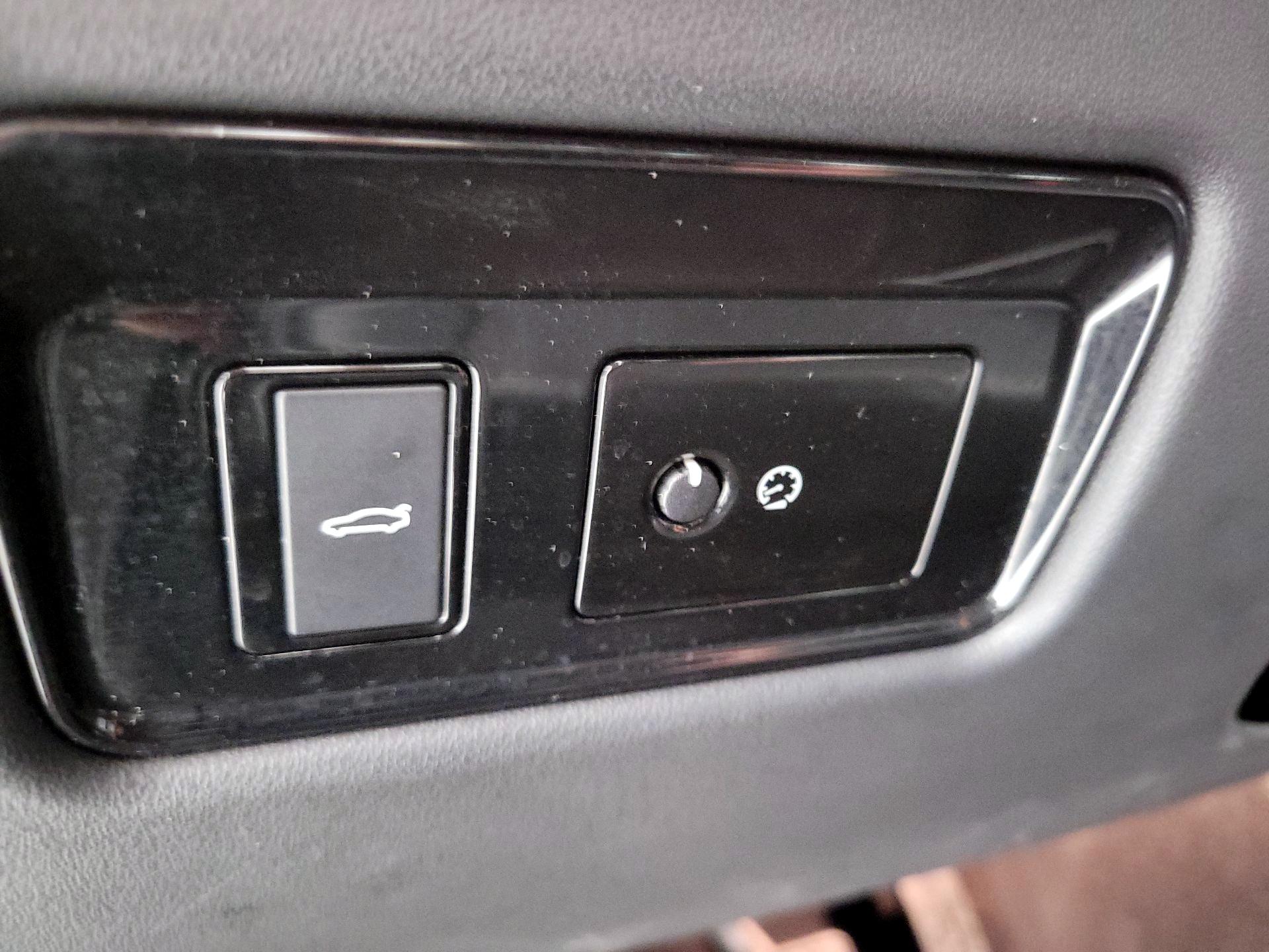 Thumbnail: 2018 Jaguar XE - 13