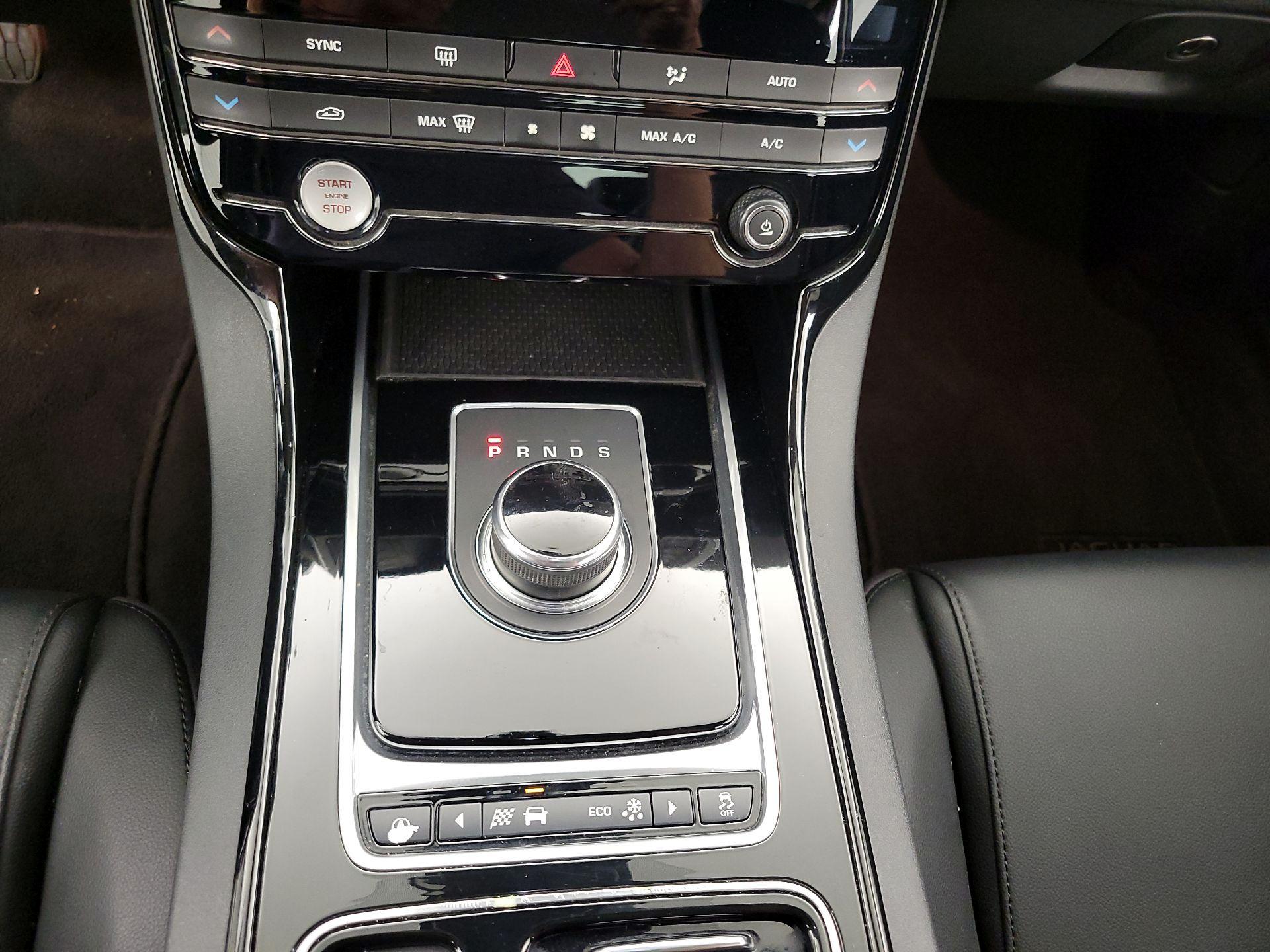 Thumbnail: 2018 Jaguar XE - 17