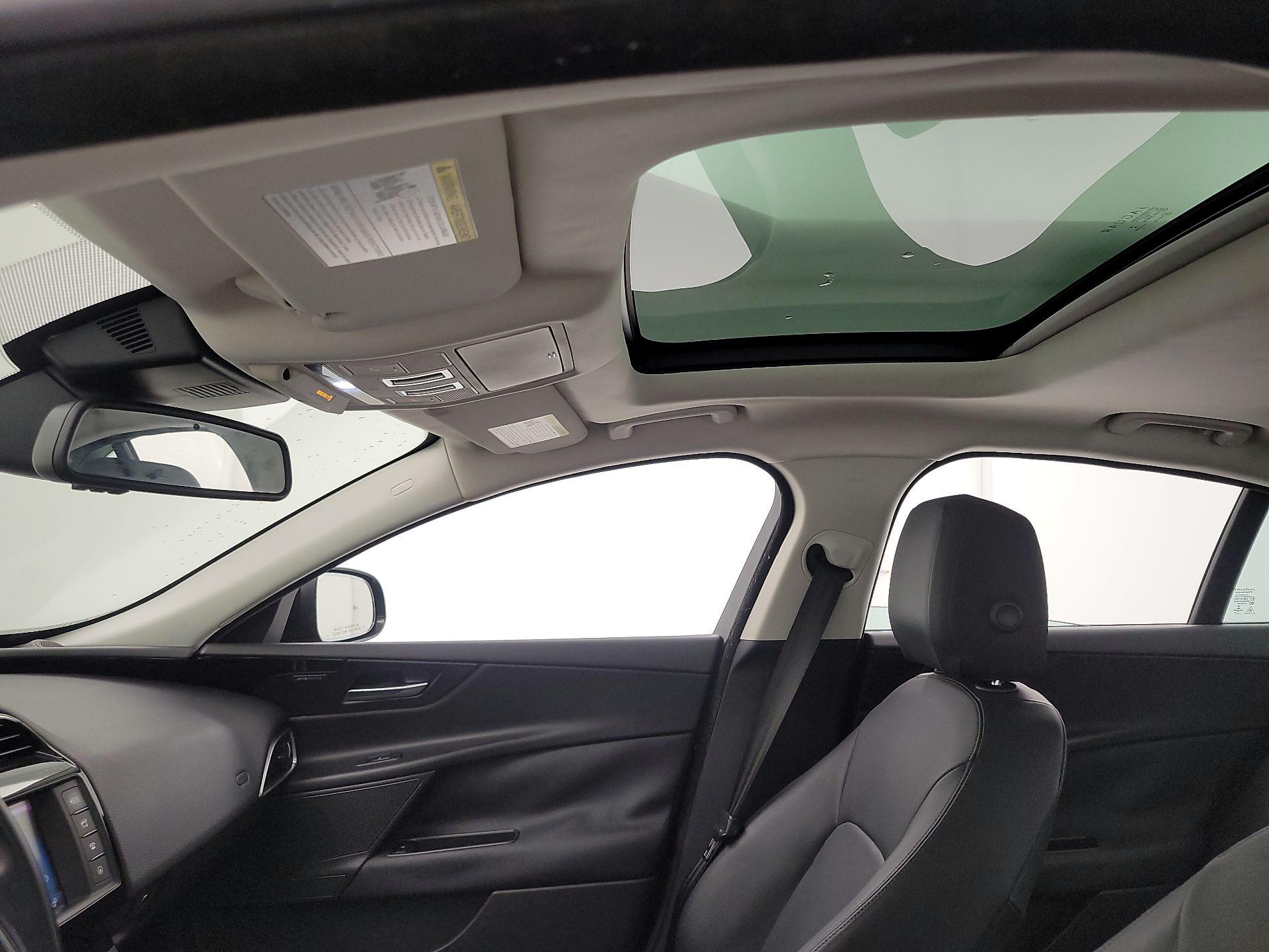 Thumbnail: 2018 Jaguar XE - 18