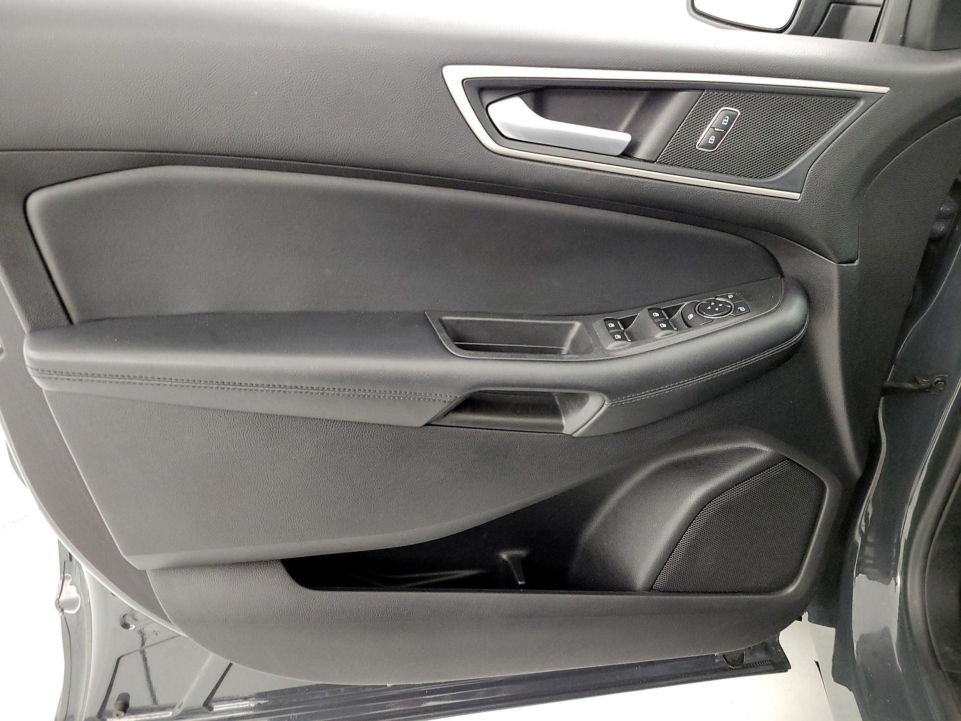 Thumbnail: 2021 Ford Edge - 12