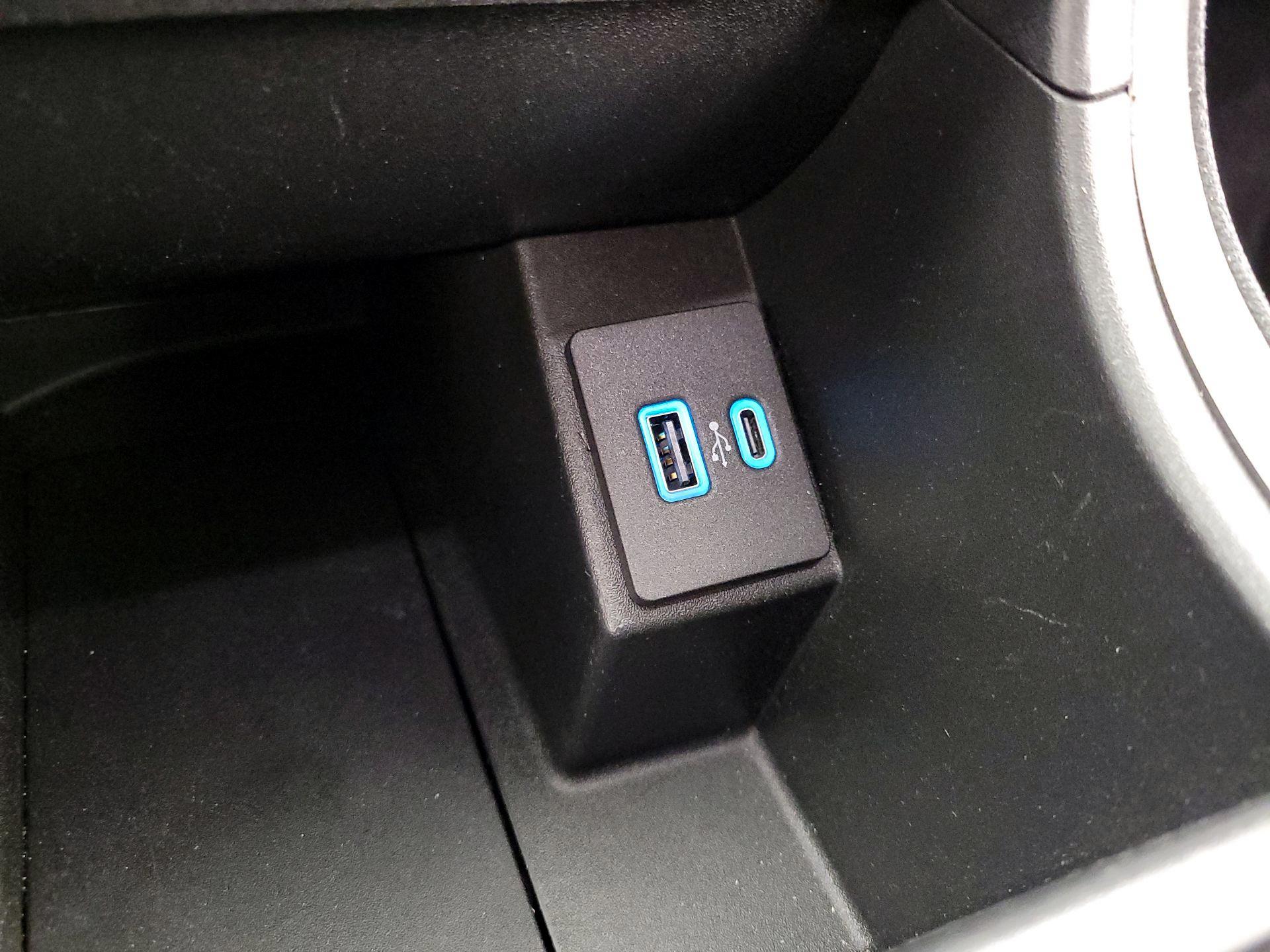 Thumbnail: 2021 Ford Edge - 18