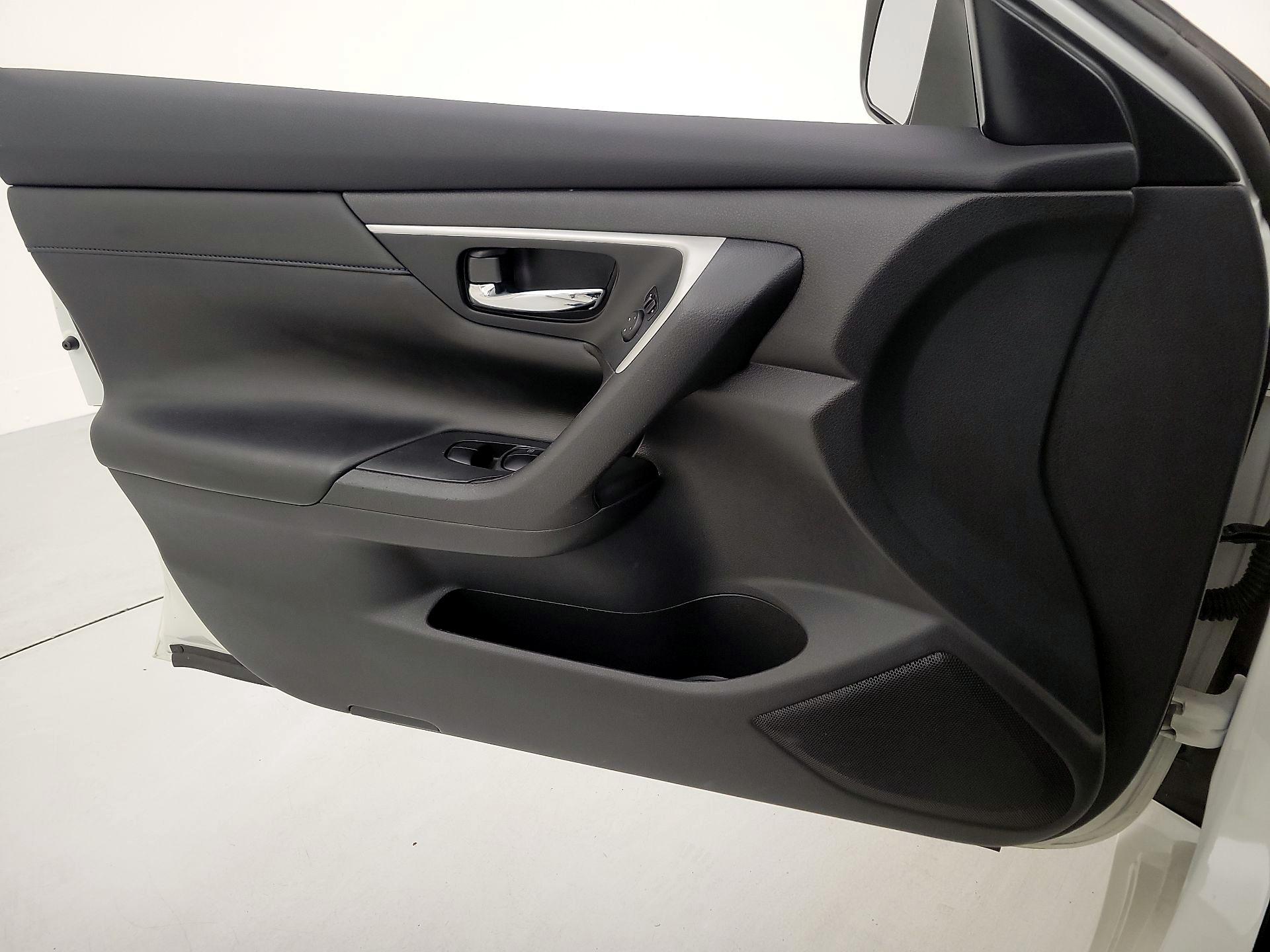 Thumbnail: 2018 Nissan Altima - 12