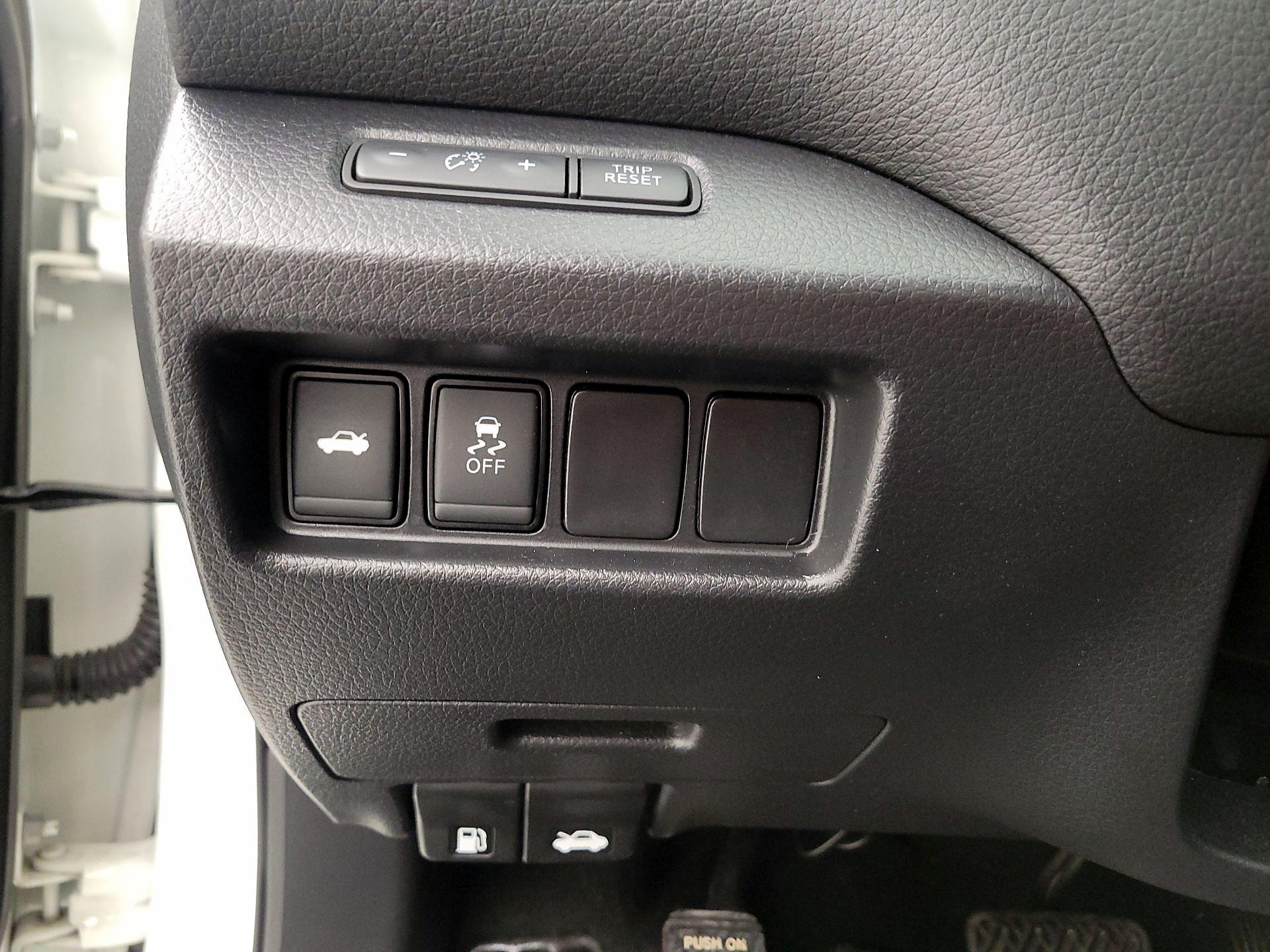 Thumbnail: 2018 Nissan Altima - 13