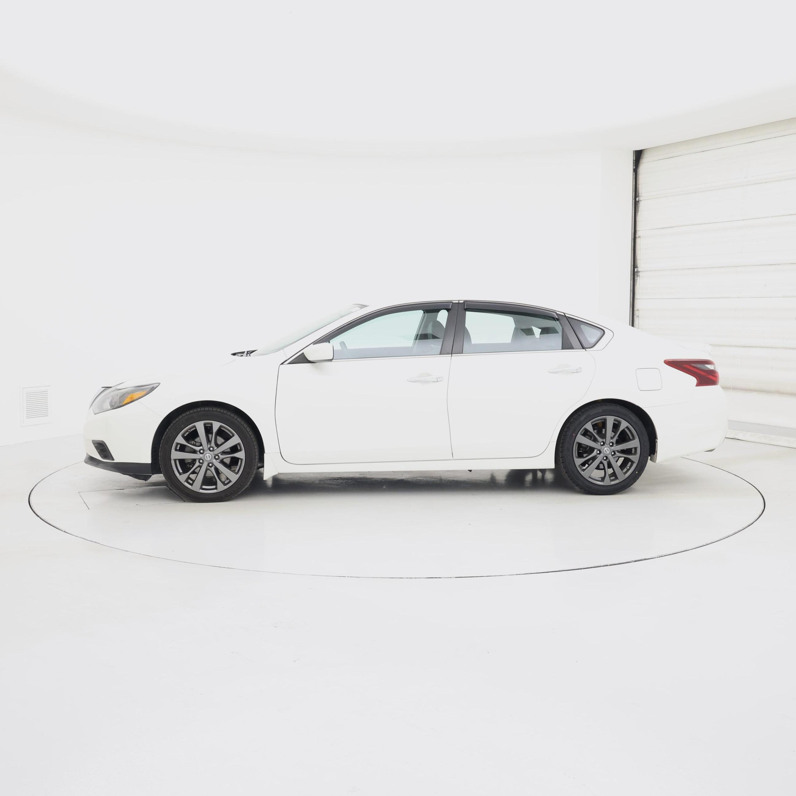 Thumbnail: 2018 Nissan Altima - 3