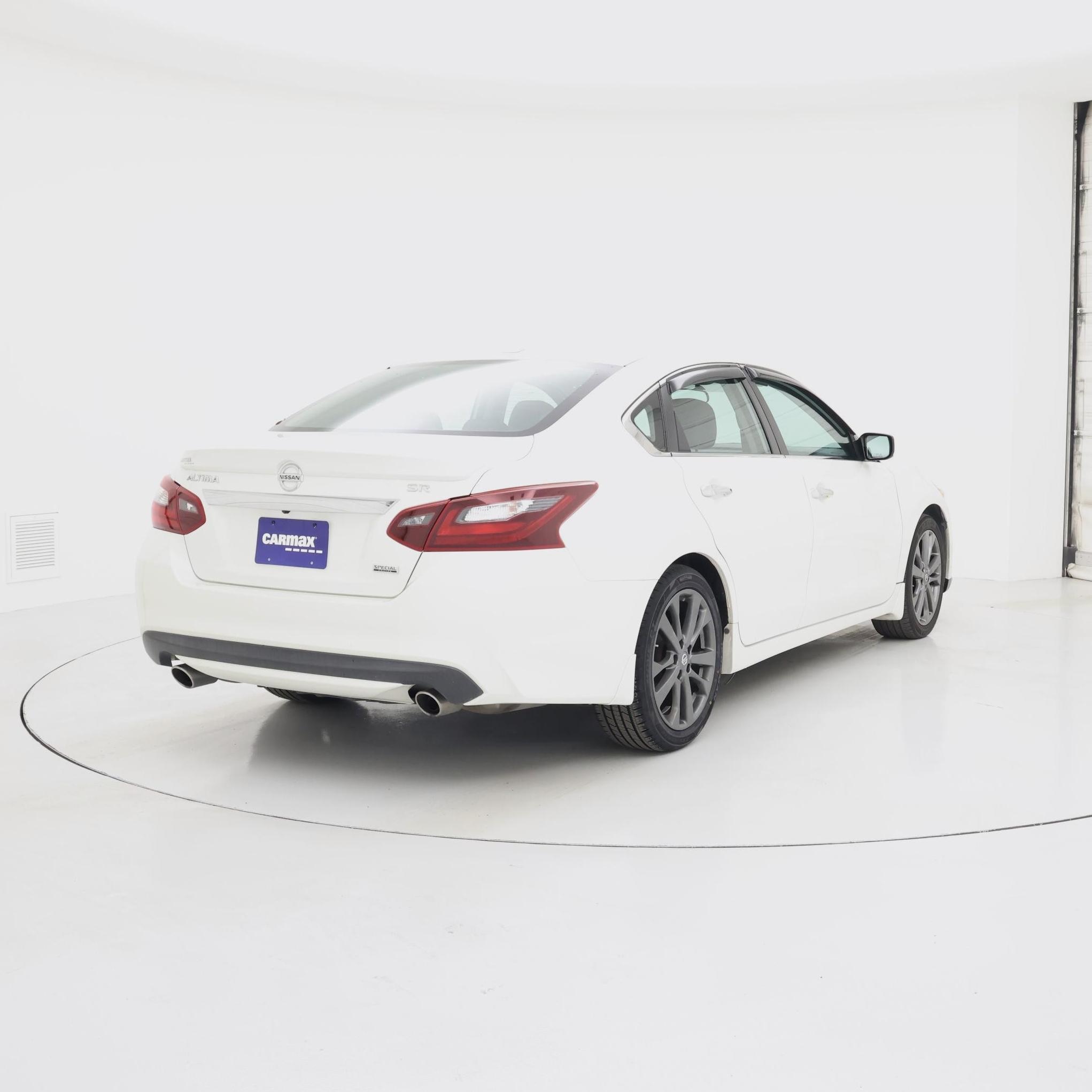 Thumbnail: 2018 Nissan Altima - 8