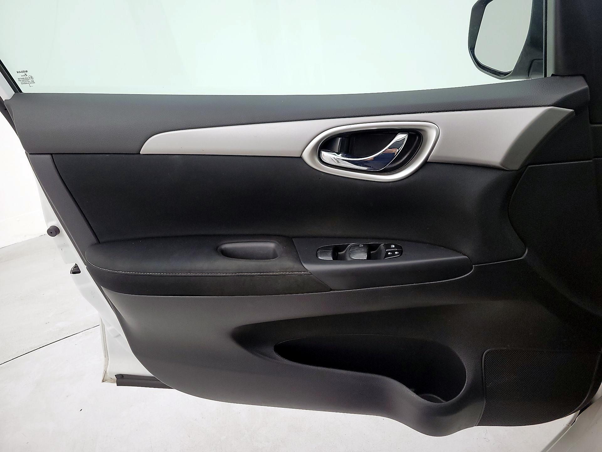 Thumbnail: 2015 Nissan Sentra - 12