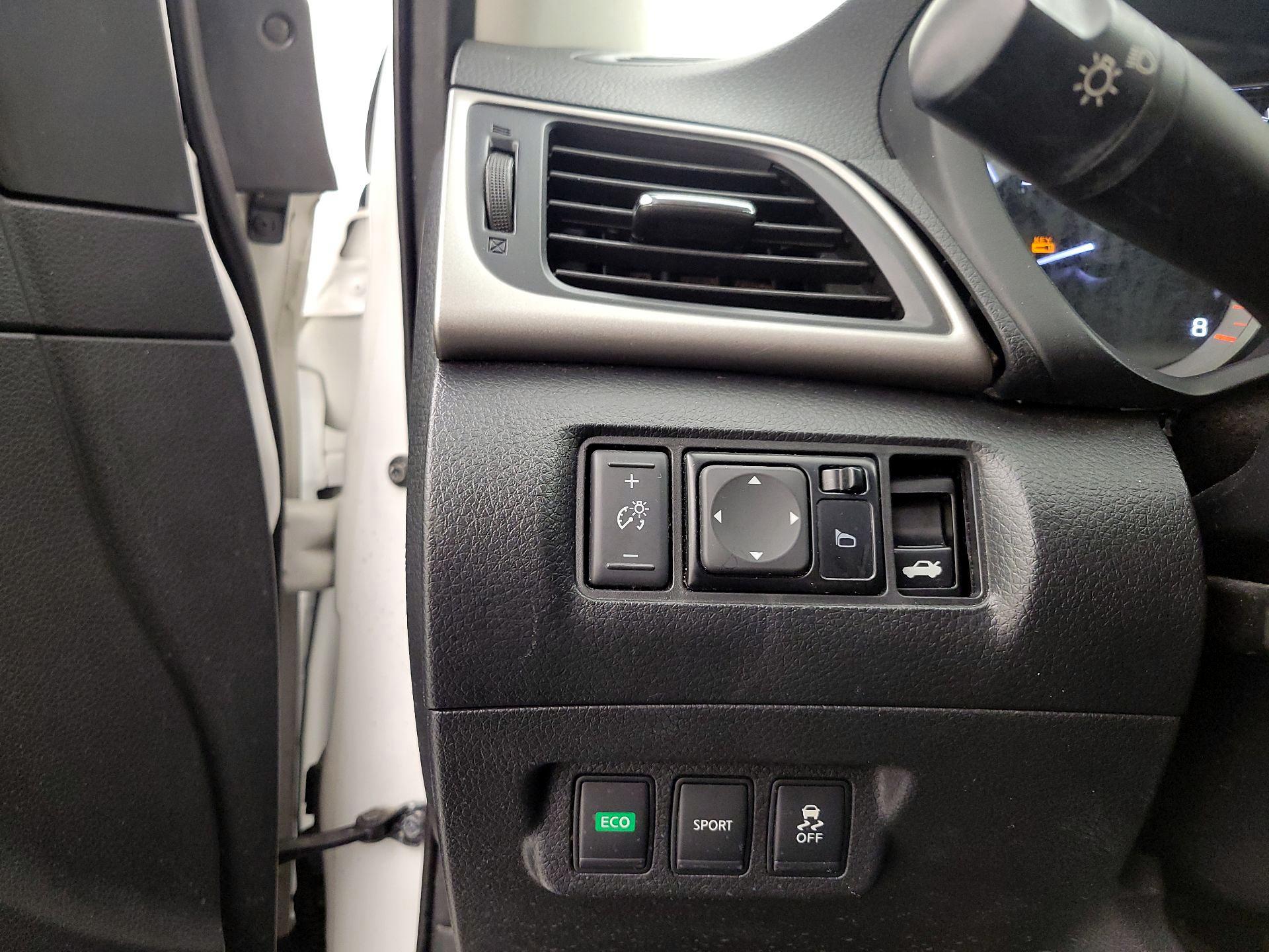 Thumbnail: 2015 Nissan Sentra - 13