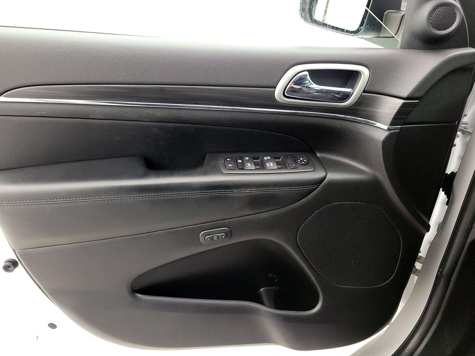 Thumbnail: 2022 Jeep Grand Cherokee - 12