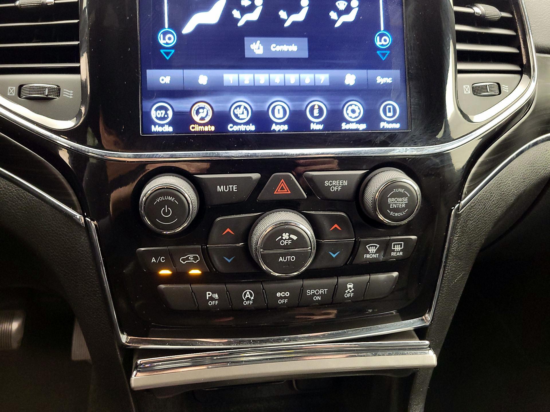 Thumbnail: 2022 Jeep Grand Cherokee - 16