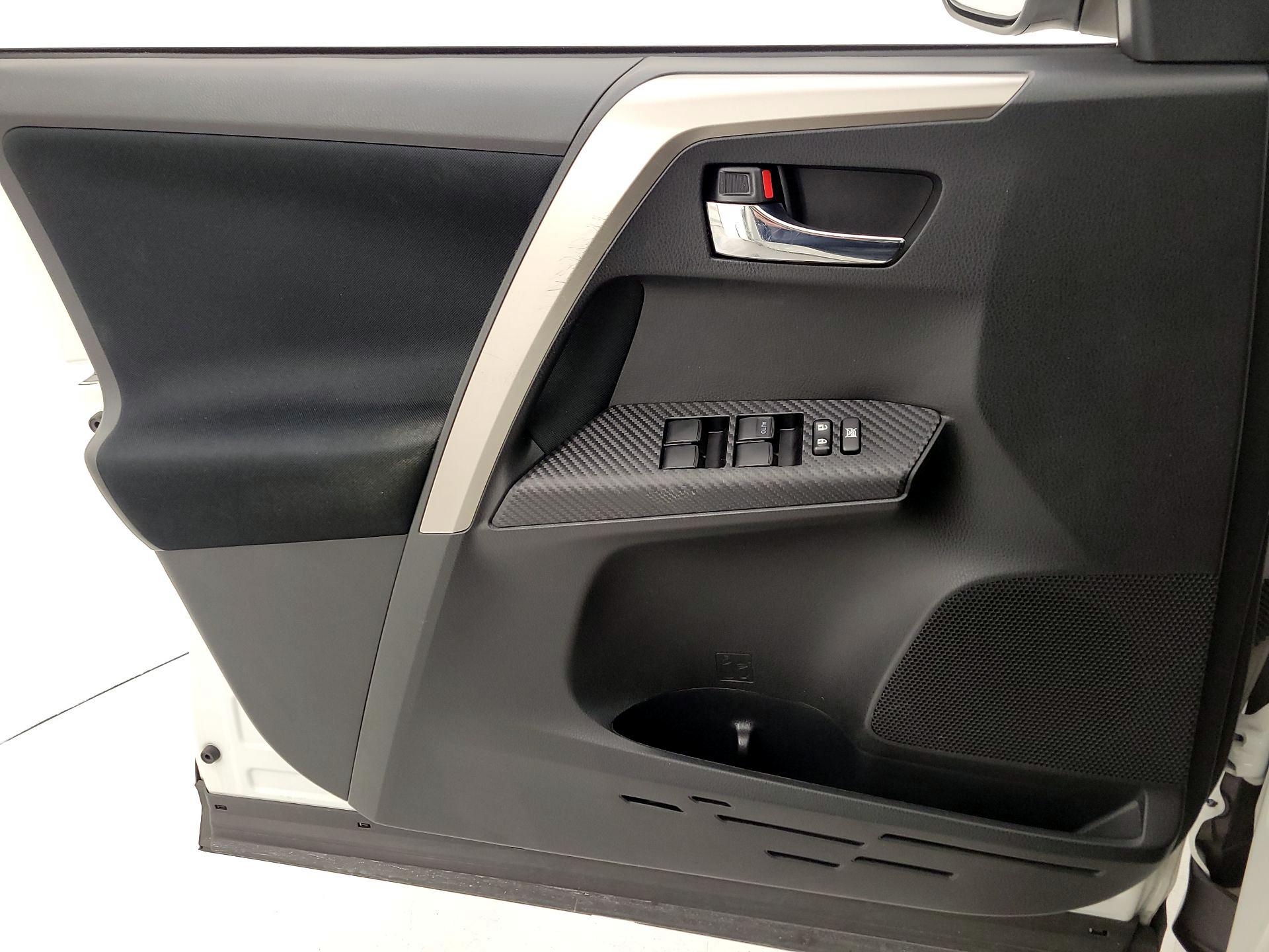 Thumbnail: 2015 Toyota RAV4 - 12