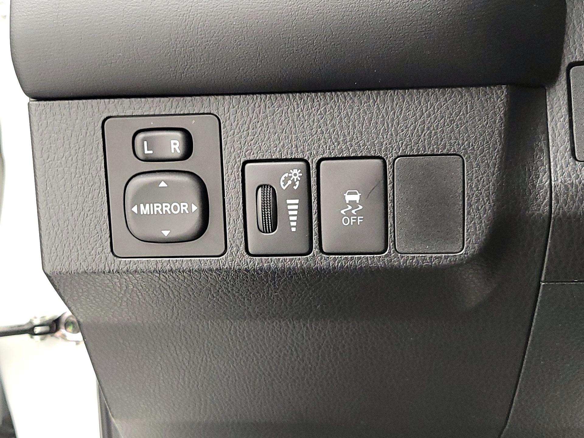 Thumbnail: 2015 Toyota RAV4 - 13