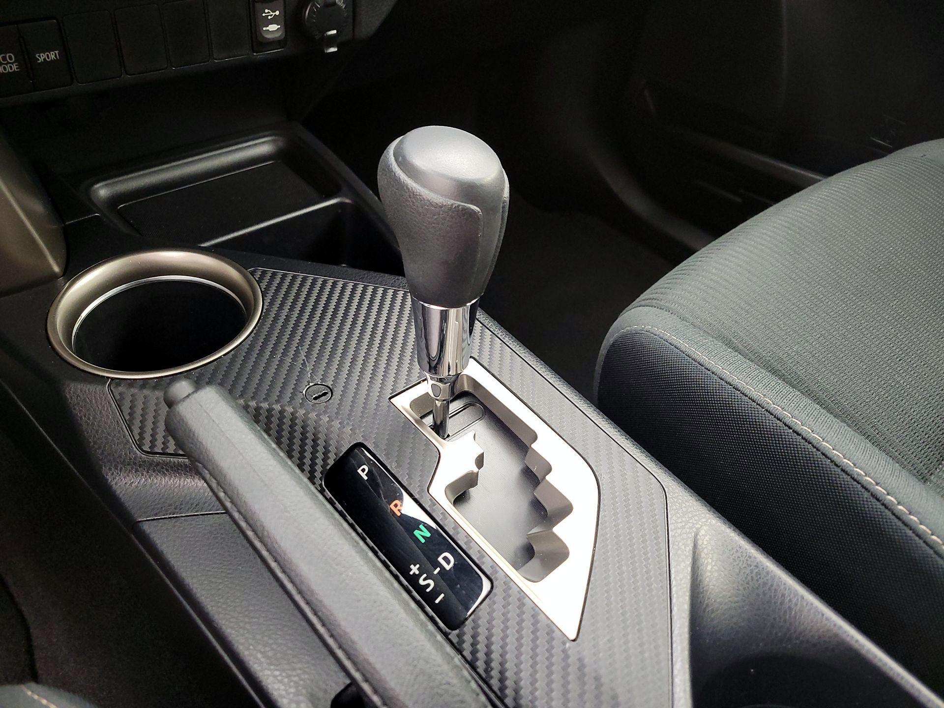 Thumbnail: 2015 Toyota RAV4 - 17