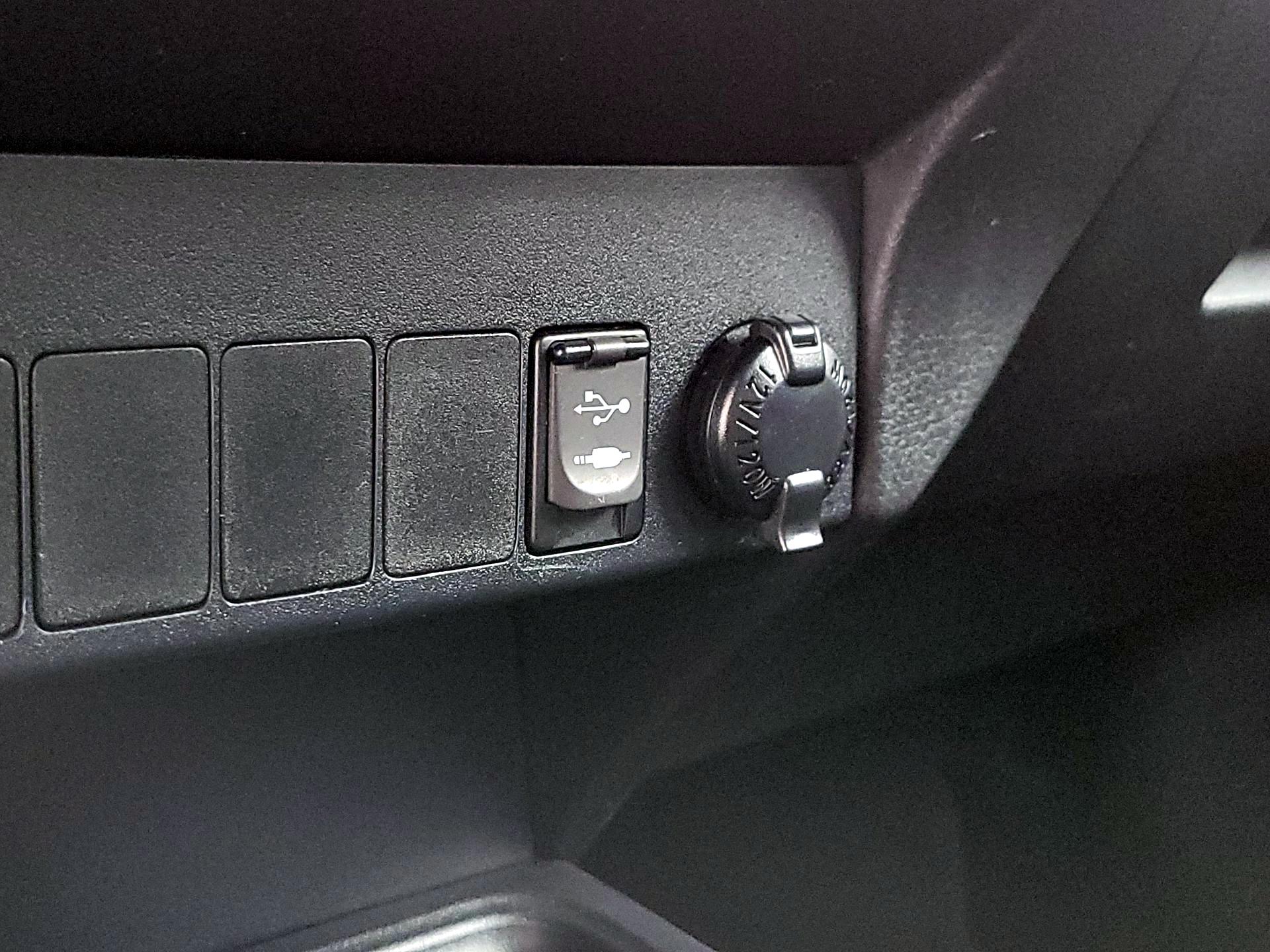 Thumbnail: 2015 Toyota RAV4 - 18