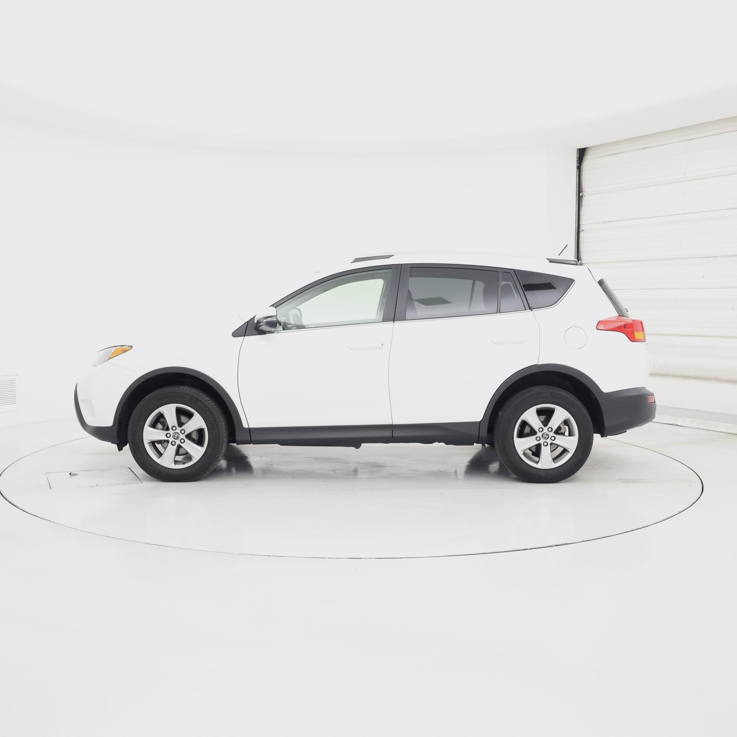 Thumbnail: 2015 Toyota RAV4 - 3