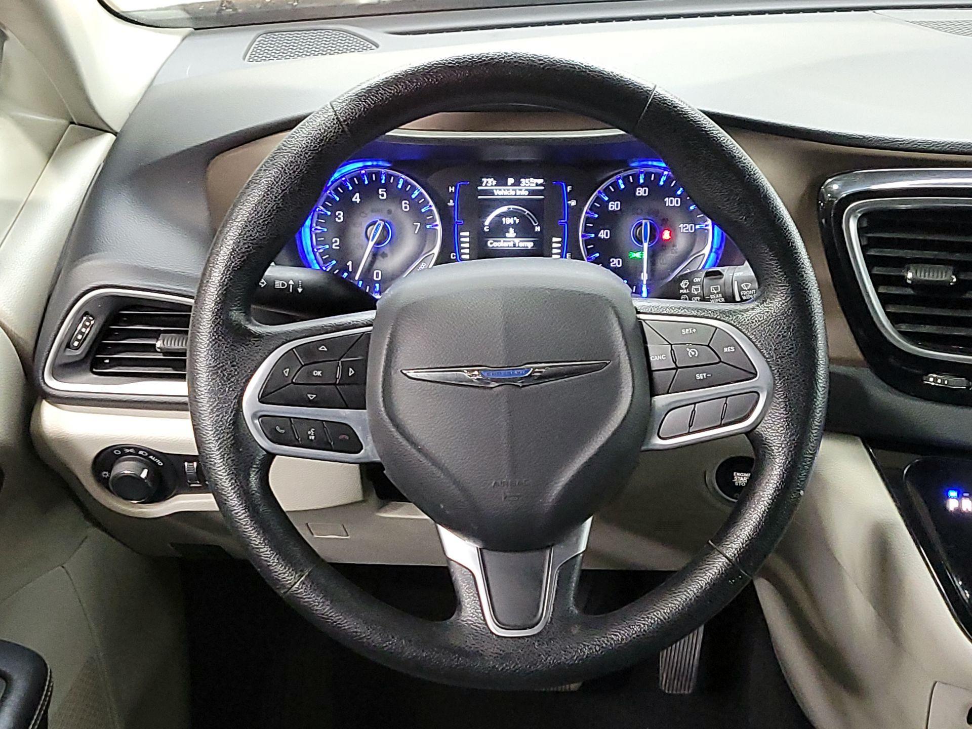 Thumbnail: 2020 Chrysler Voyager - 10